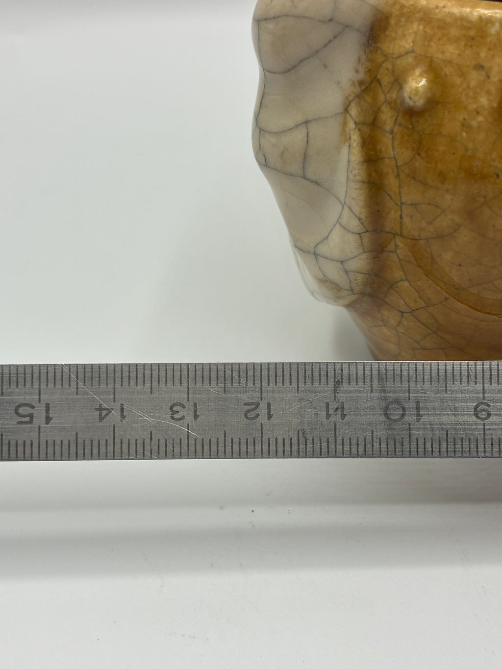 Statuette chinoise Shiwan – Sage lettré en grès craquellé