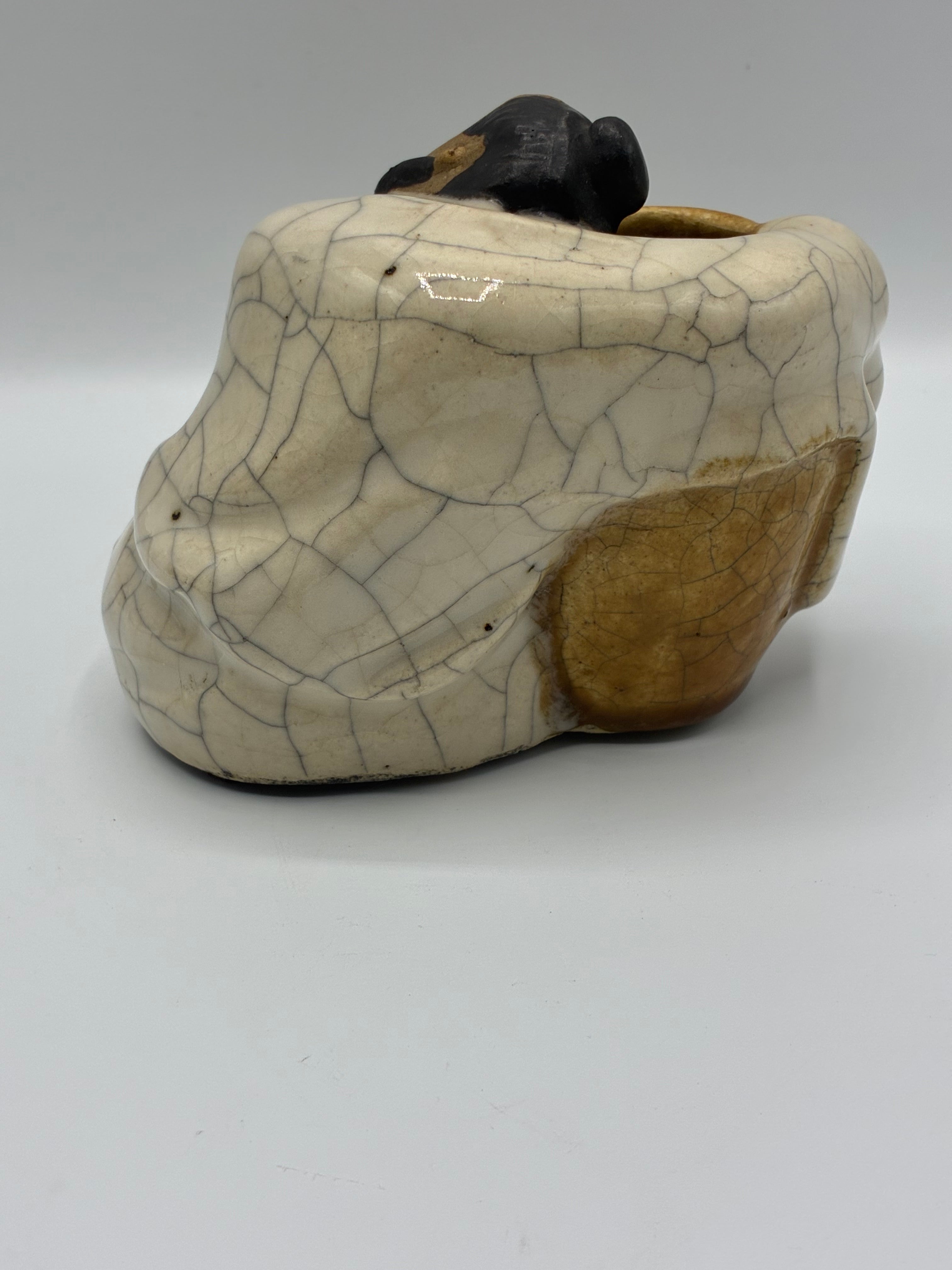 Statuette chinoise Shiwan – Sage lettré en grès craquellé