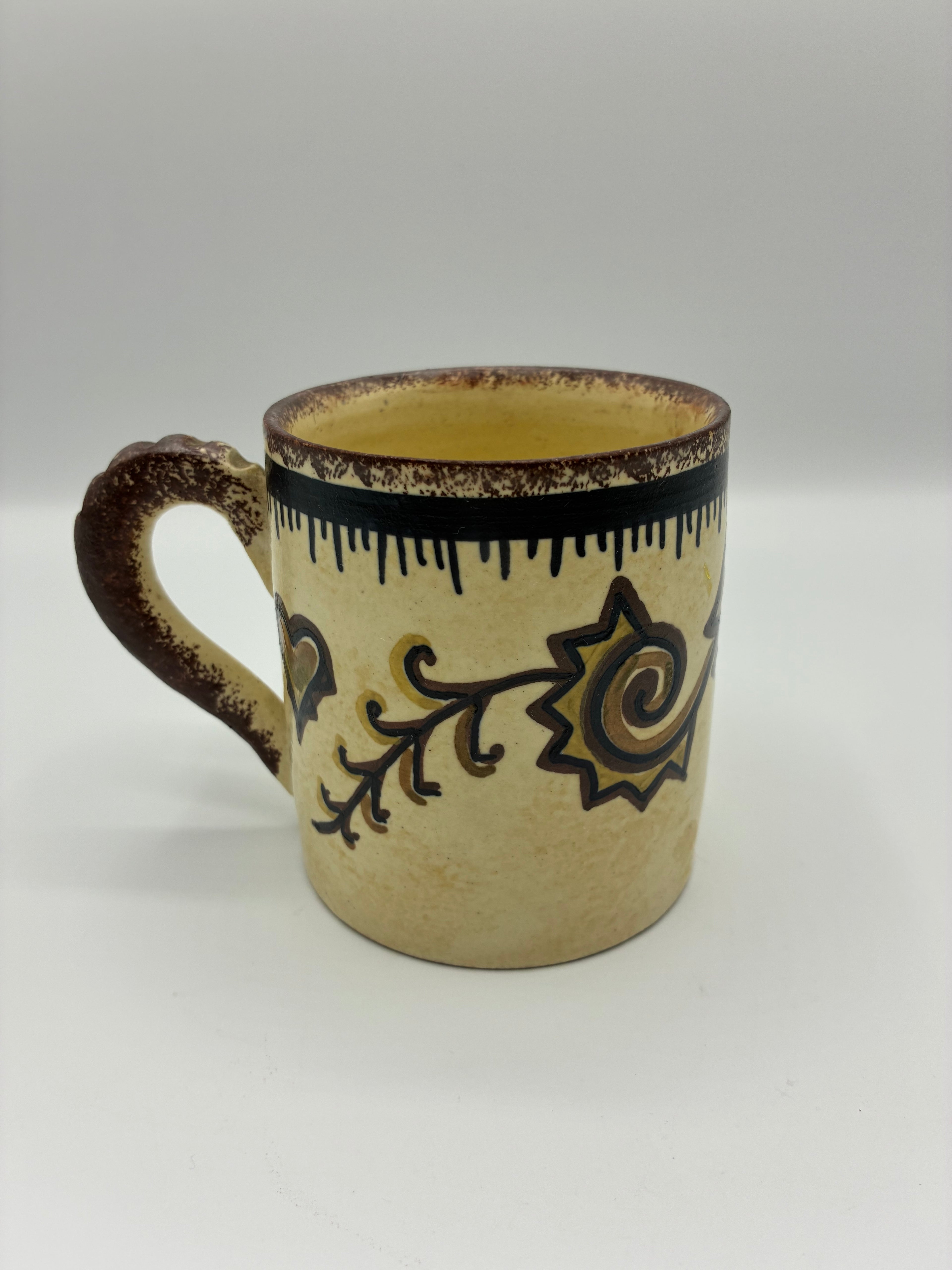 Mug en faïence de Quimper – Décor géométrique et stylise – Signé P. Fouillen