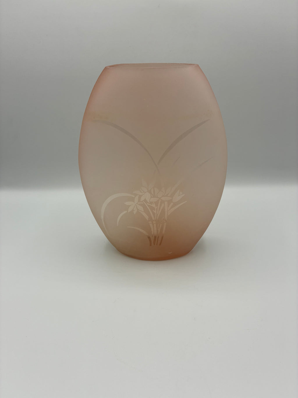 Vase verre satiné rose poudré Bergère de France – Décor gravé végétal