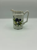 Pot a lait en faience fine Digoin – Decor iris bleu-violet et filet or – Forme octogonale torsadee
