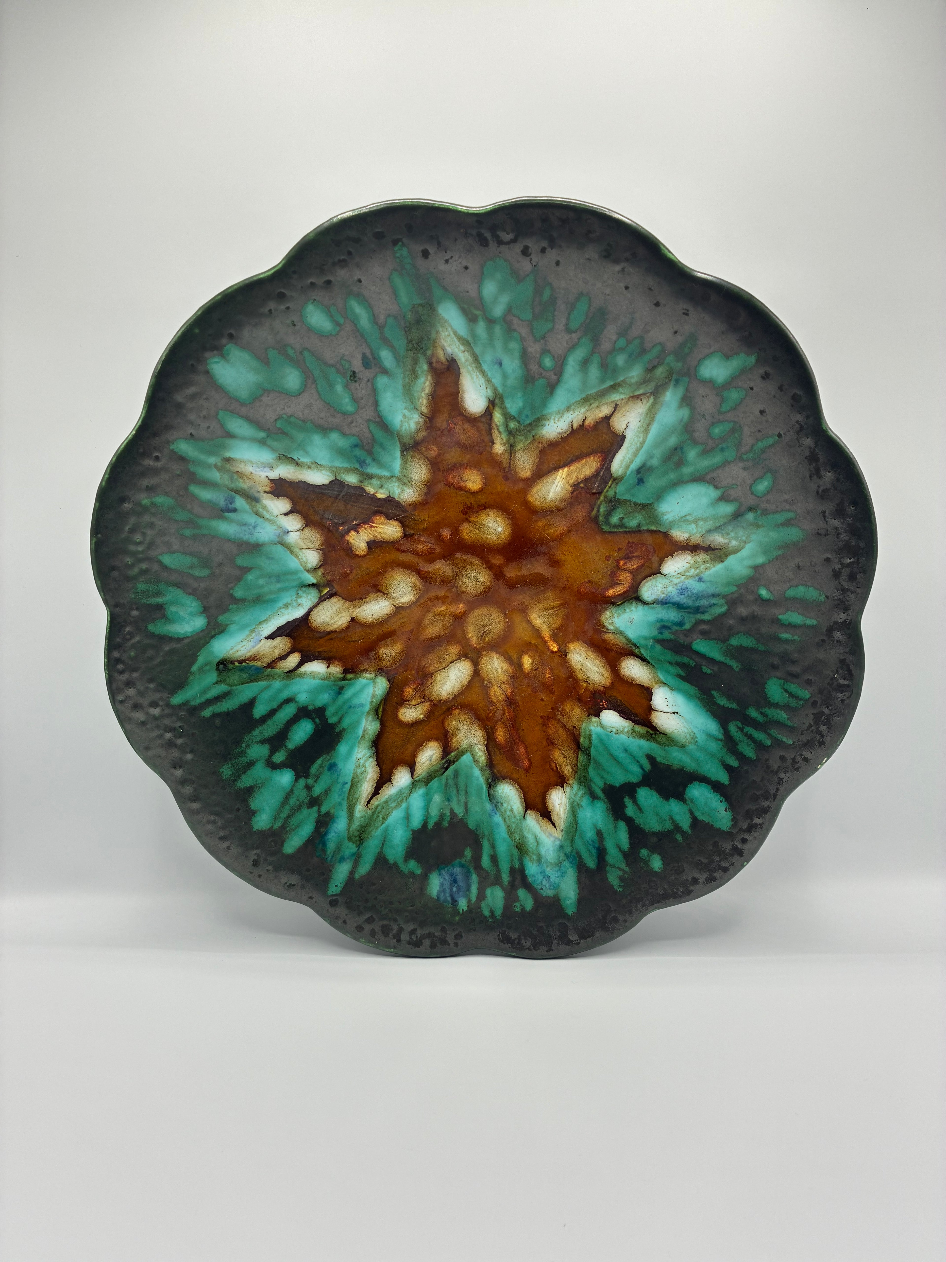 Grande coupe Longwy Jaspe – Email turquoise et ambre – 35 cm – Decor a la main