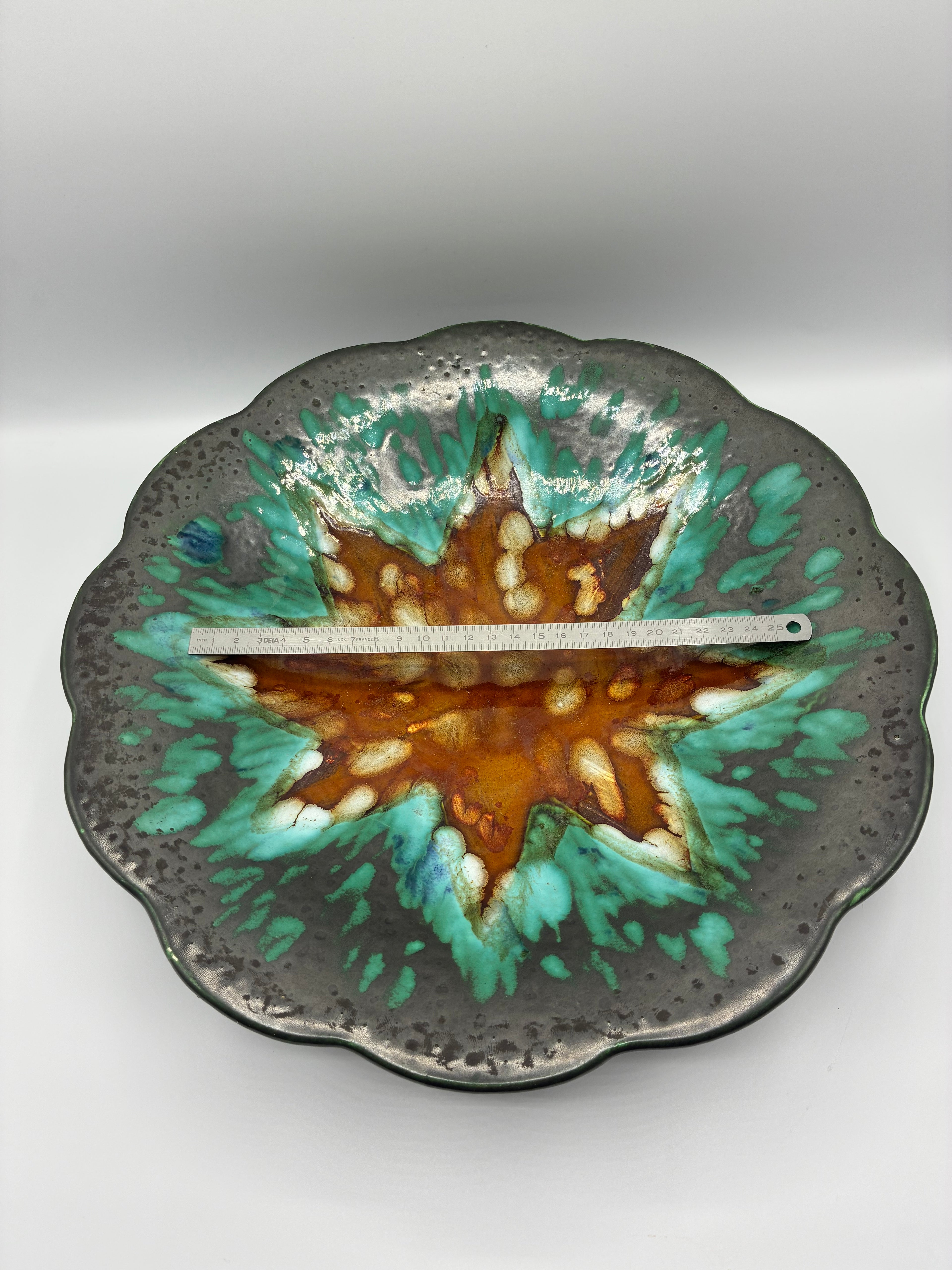 Grande coupe Longwy Jaspe – Email turquoise et ambre – 35 cm – Decor a la main