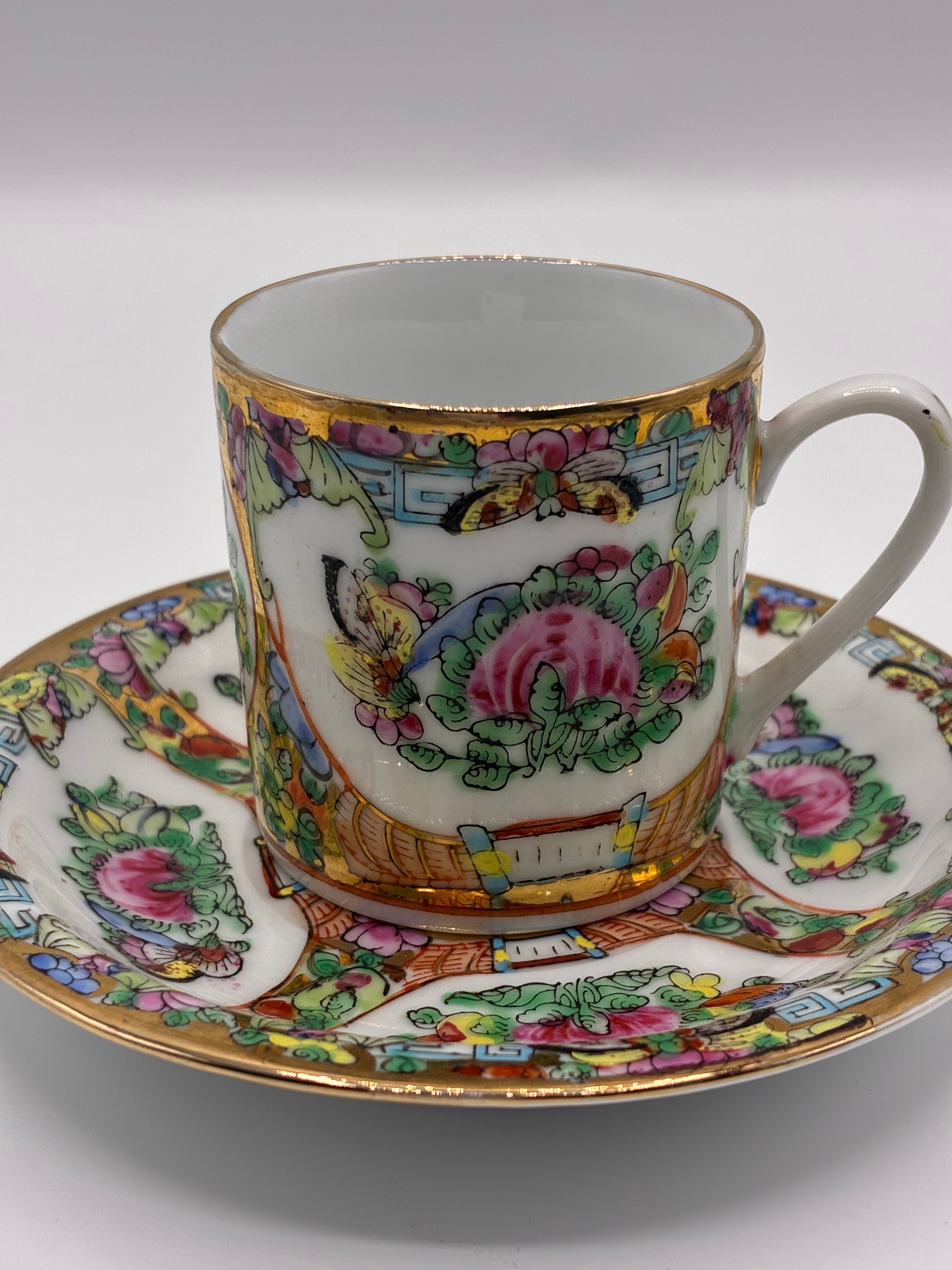 Tasse et sous-tasse en porcelaine de Canton – Décor Rose Medallion peint à la main