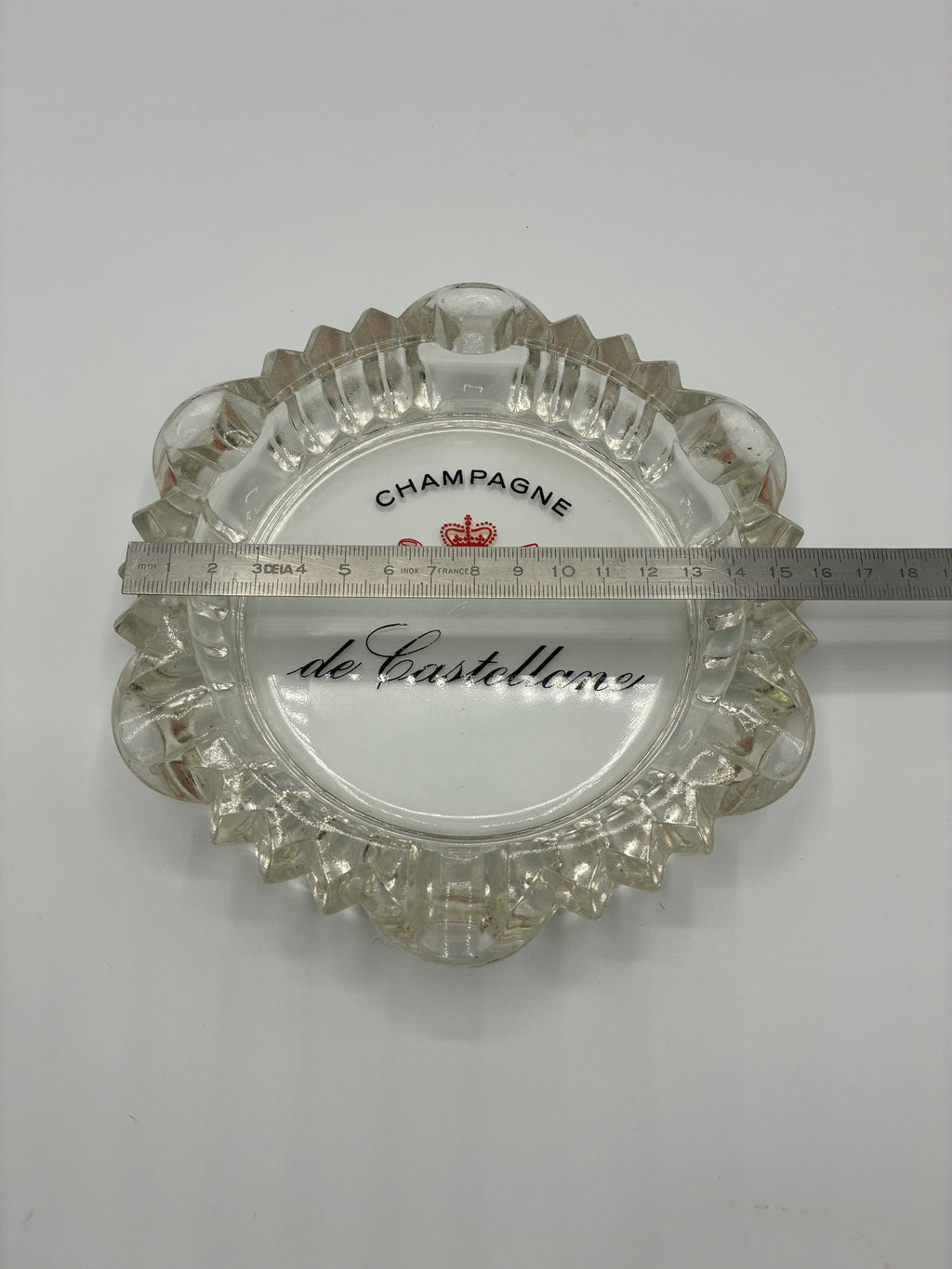 Cendrier publicitaire en verre moulé – Champagne de Castellane – Épernay – Vintage