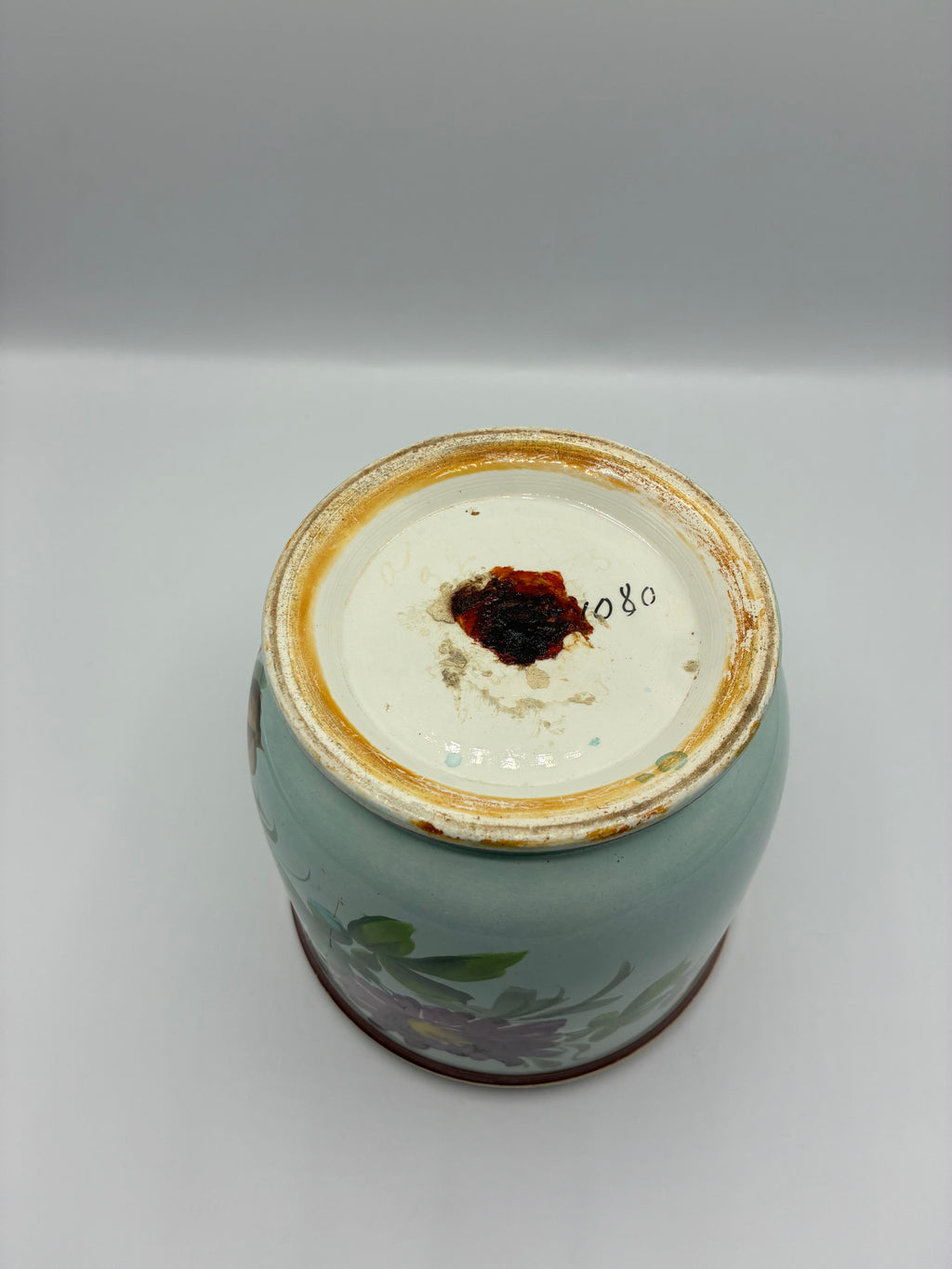 Cache-pot faïence ancienne – Décor floral et papillon peint à la main – Fond vert d'eau – XIXe siècle