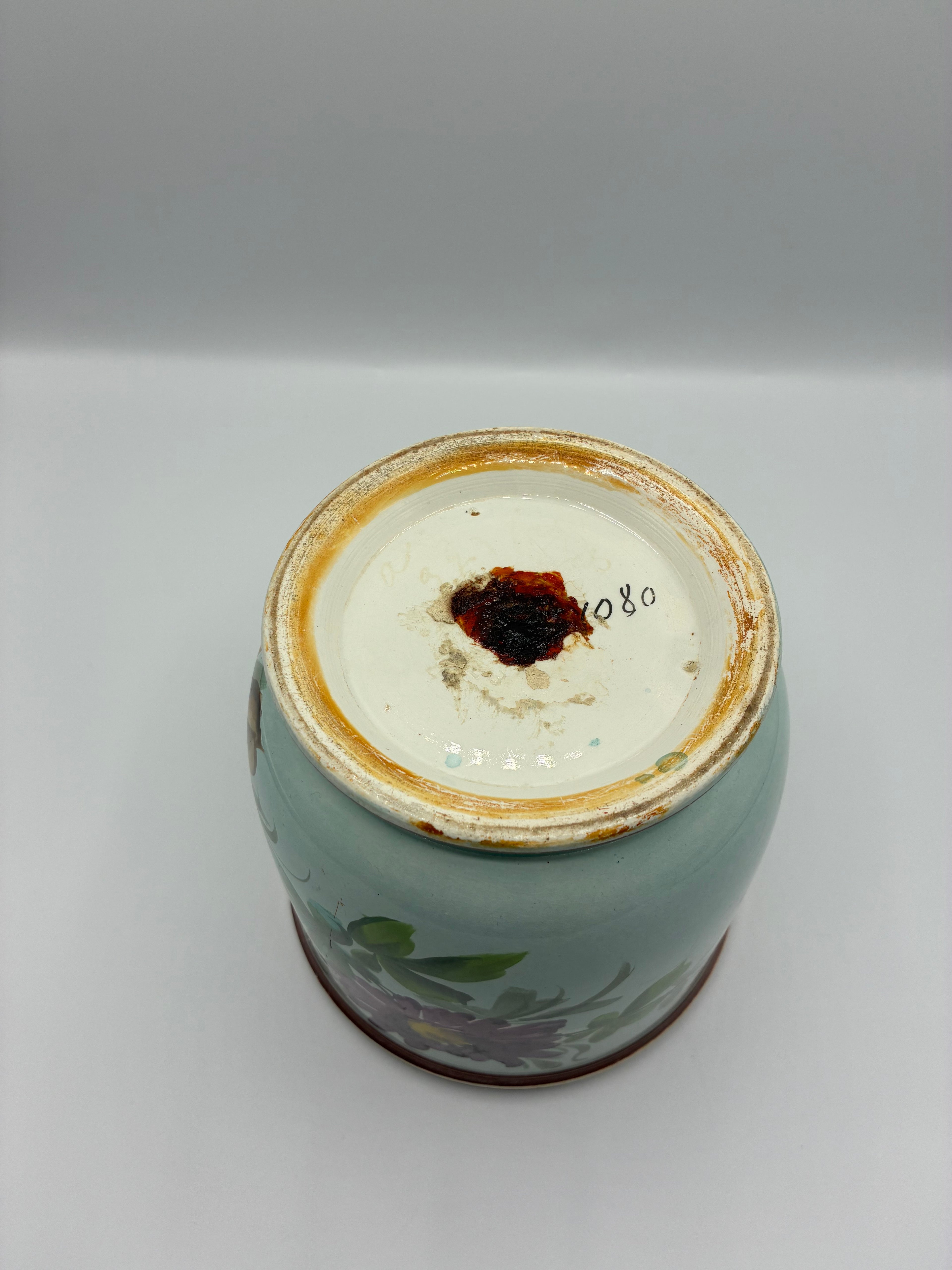 Cache-pot faïence ancienne – Décor floral et papillon peint à la main – Fond vert d'eau – XIXe siècle