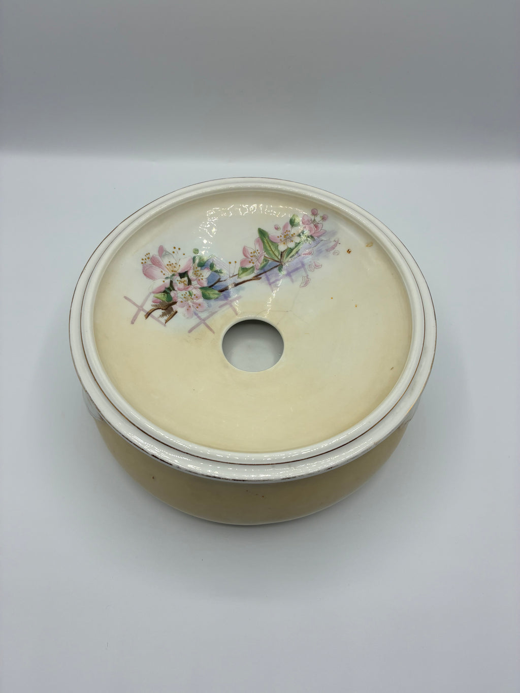 Crachoir ancien en porcelaine – Décor branche fleurie et filets dorés – Deux pièces – Fin XIXe siècle – Diam. 20 cm
