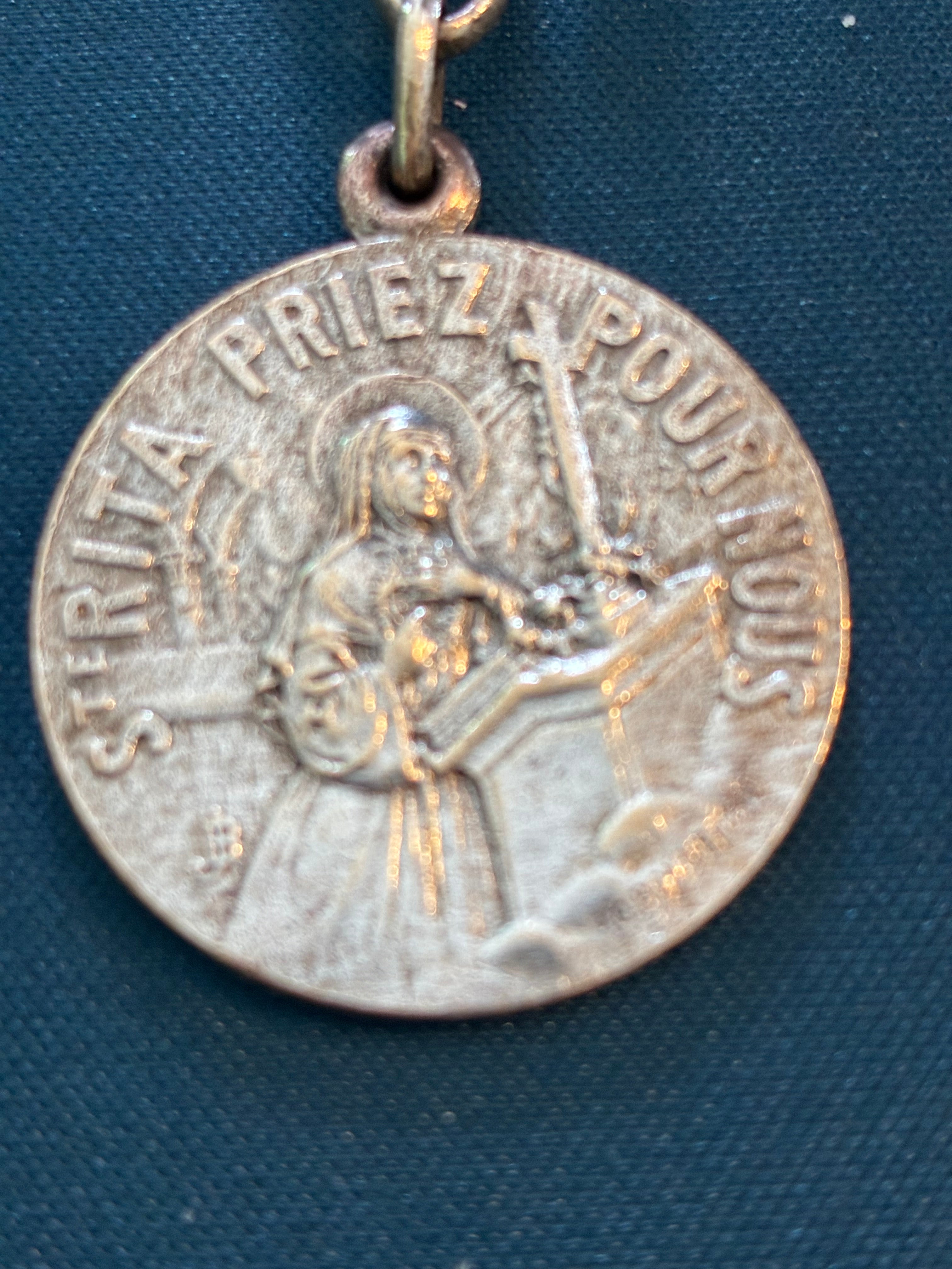 Médaille religieuse ancienne Sainte Rita – Porte-clé catholique – "Je suis catholique" – Dévotion populaire XIXe-XXe siècle