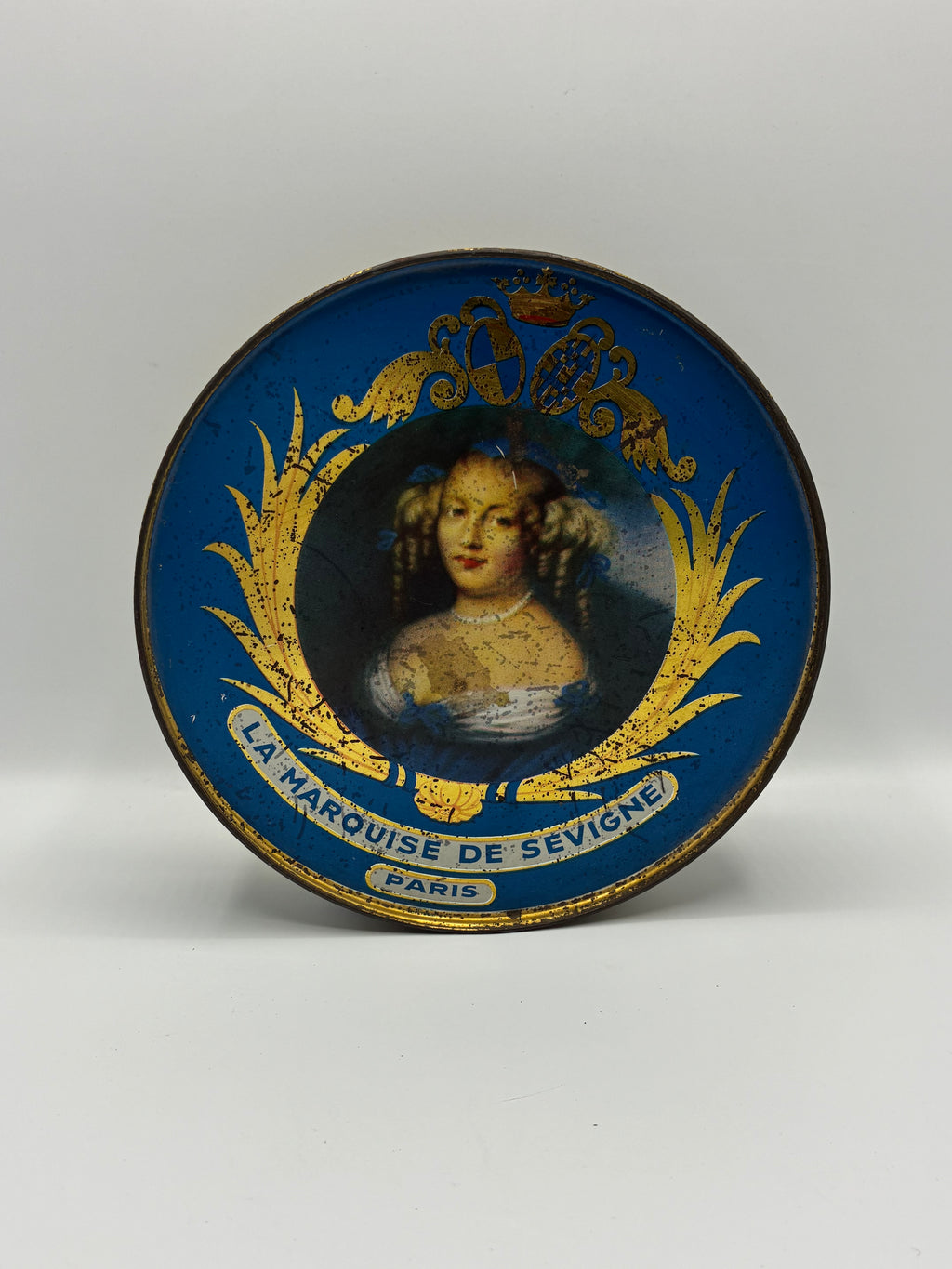 Boîte ancienne en tôle lithographiée – La Marquise de Sévigné, Paris – Chocolaterie fin XIXe siècle