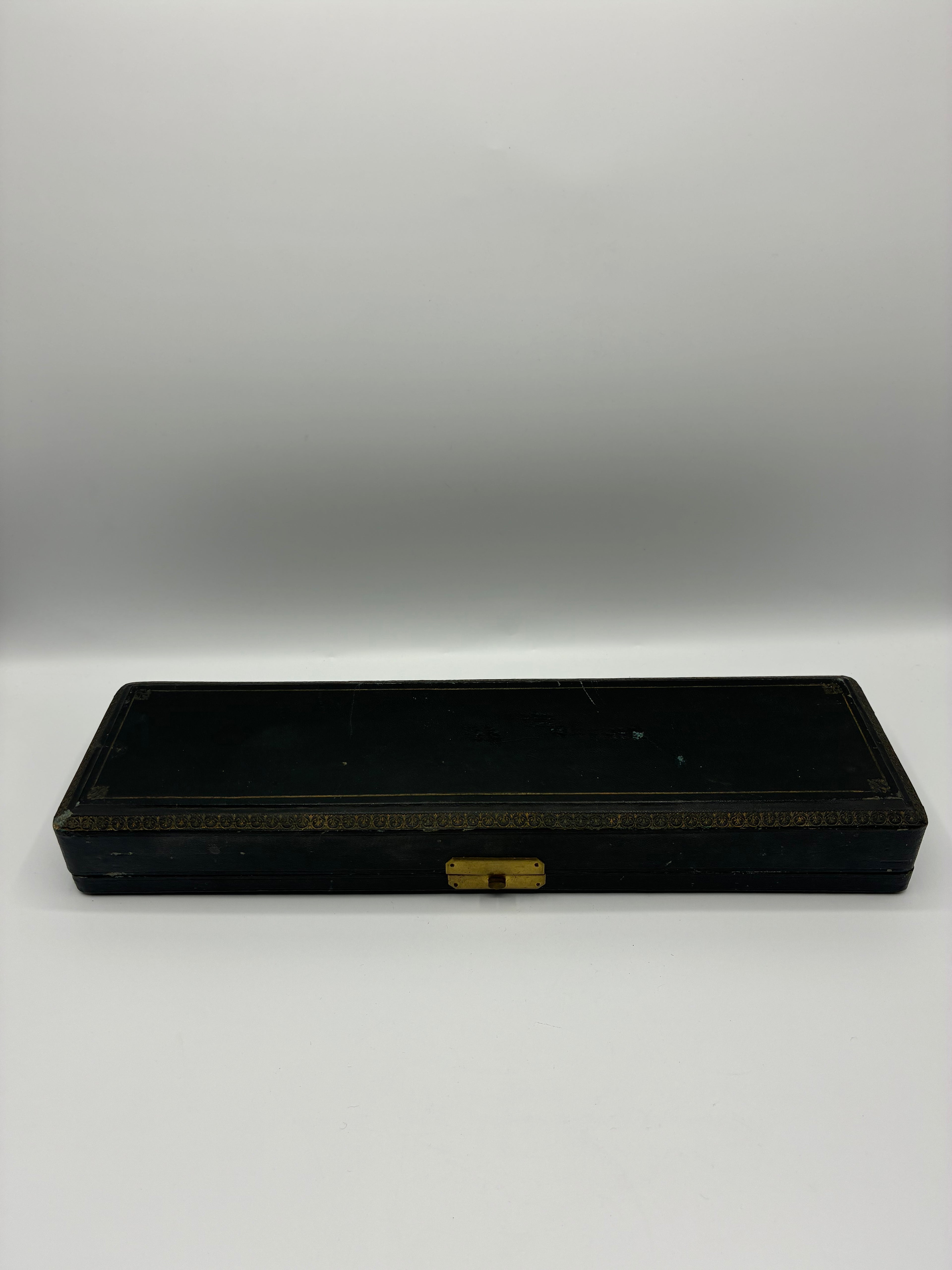 Service à découper ancien – Métal argenté, décor rocaille, coffret velours vert, Belle Époque