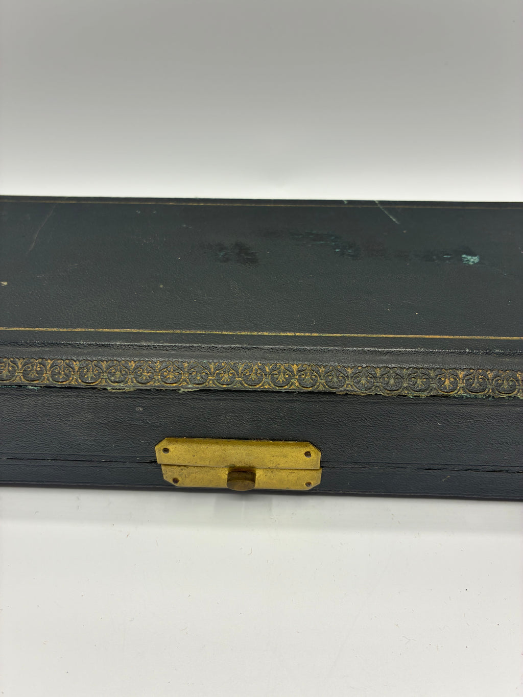 Service à découper ancien – Métal argenté, décor rocaille, coffret velours vert, Belle Époque