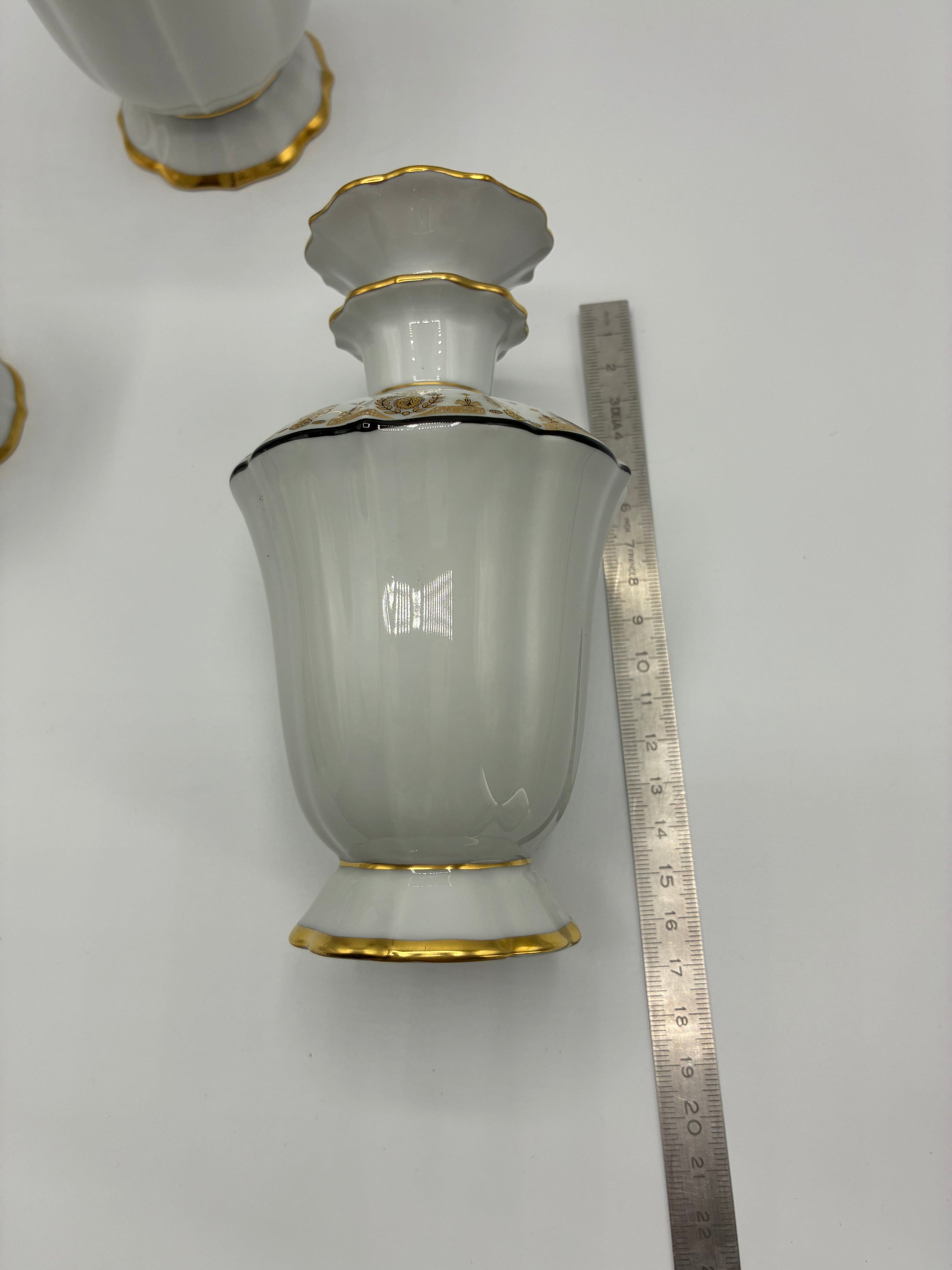 Ensemble de toilette en porcelaine de Limoges – Art Déco, décors dorés, vers 1925–1935