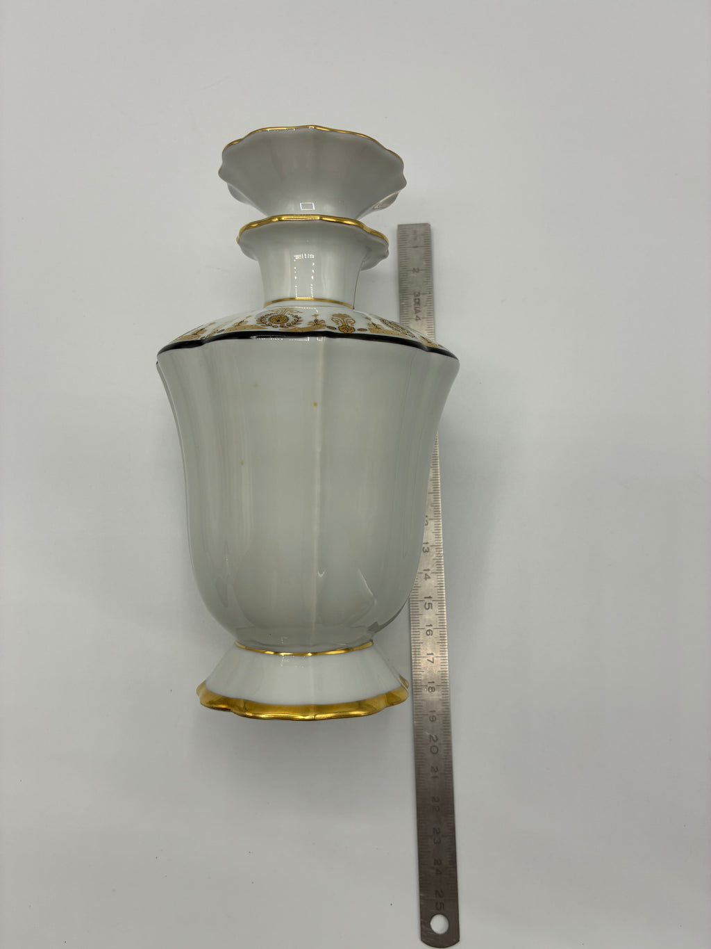 Ensemble de toilette en porcelaine de Limoges – Art Déco, décors dorés, vers 1925–1935