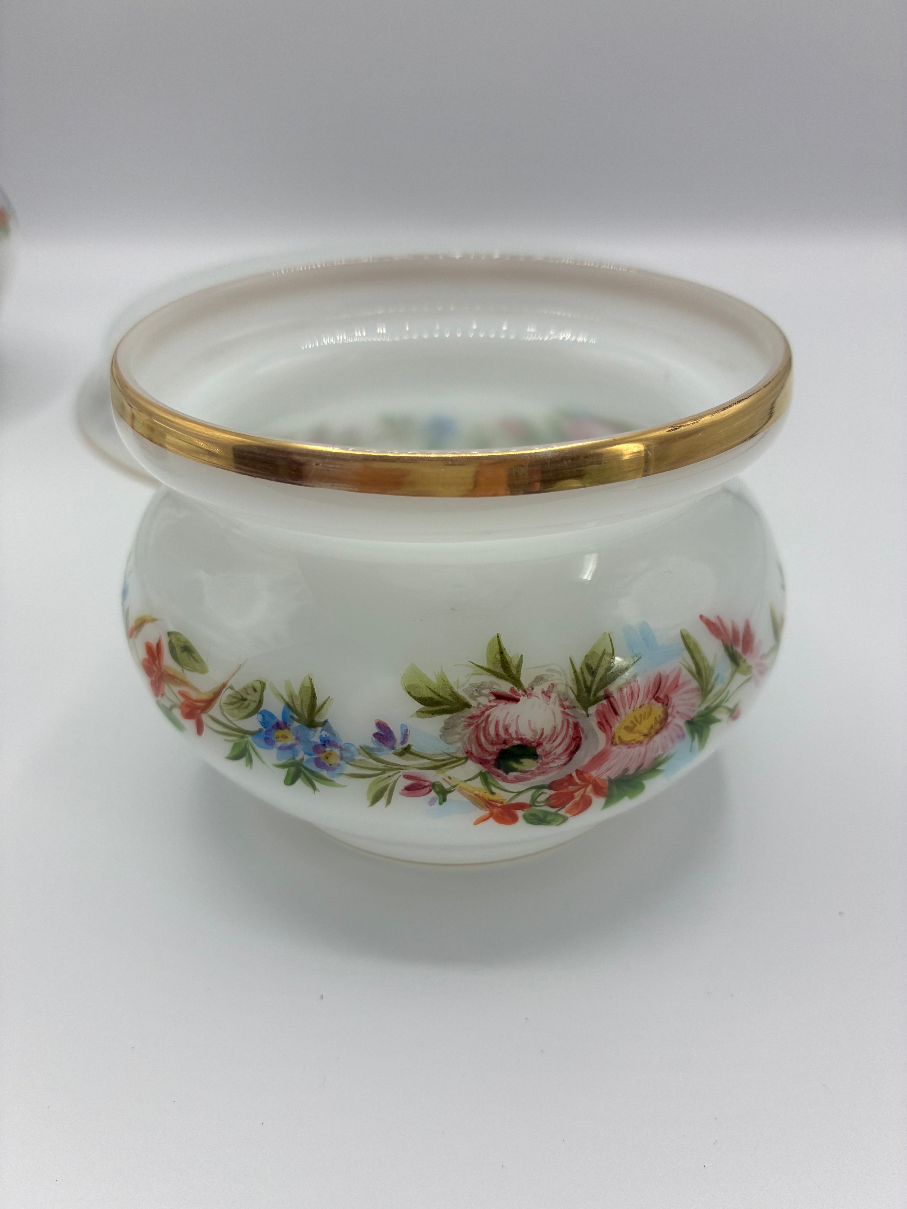 Service de nuit en opaline – Décor floral peint à la main, fin XIXe siècle