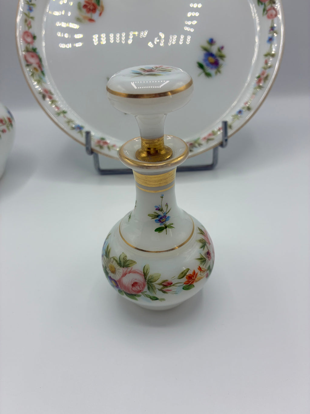 Service de nuit en opaline – Décor floral peint à la main, fin XIXe siècle