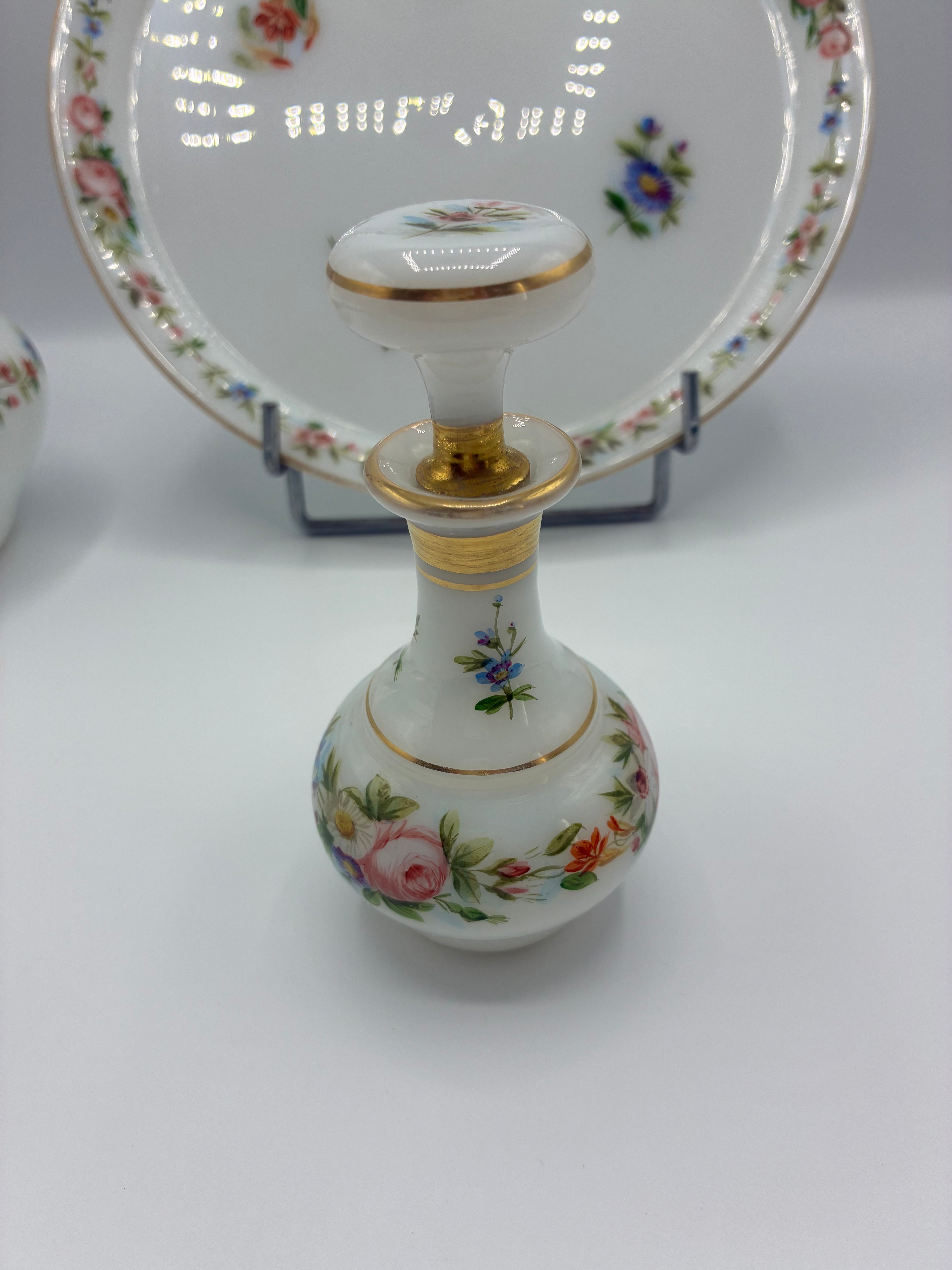Service de nuit en opaline – Décor floral peint à la main, fin XIXe siècle