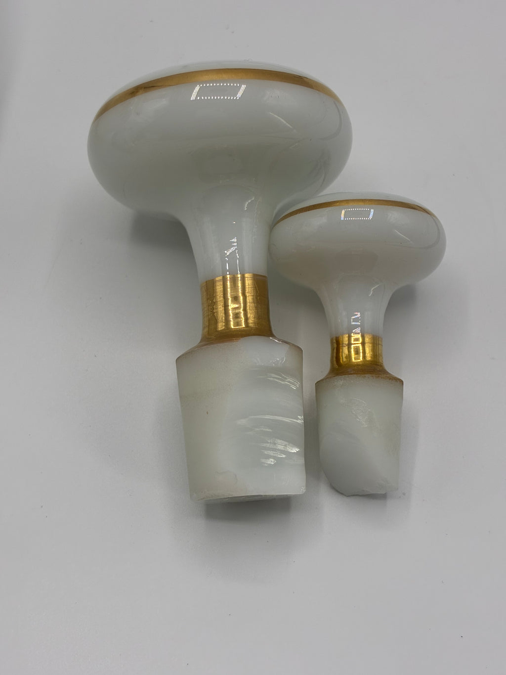 Service de nuit en opaline – Décor floral peint à la main, fin XIXe siècle