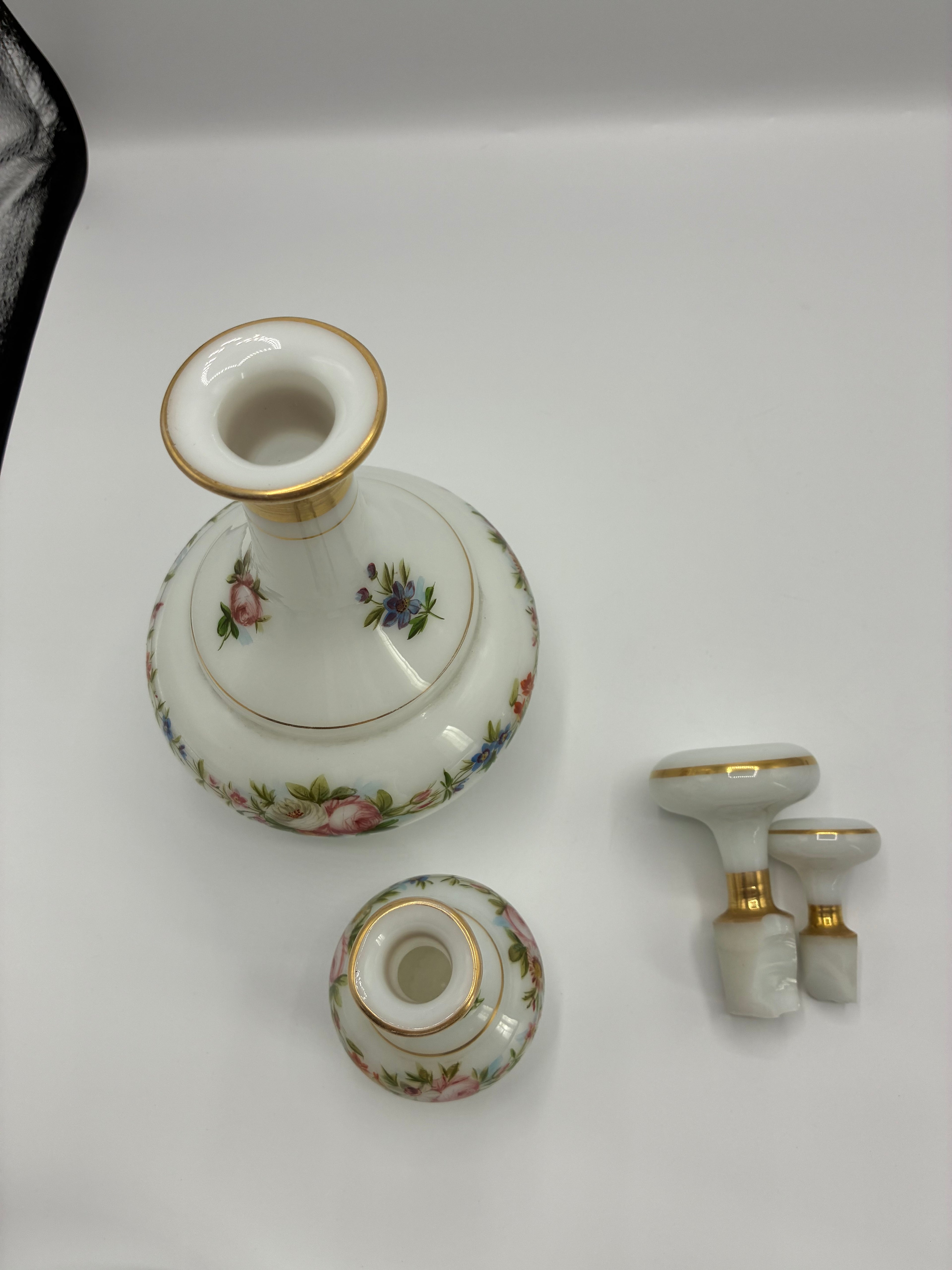 Service de nuit en opaline – Décor floral peint à la main, fin XIXe siècle