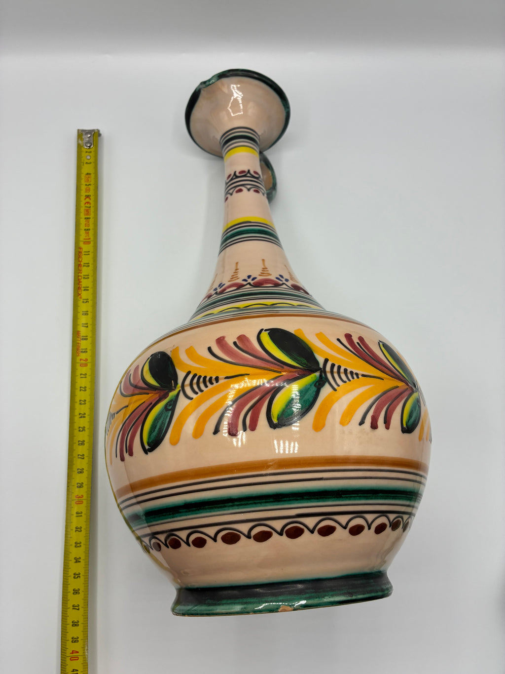 Grande aiguière en céramique – Style Talavera ibérique, peinte à la main, milieu XXe siècle