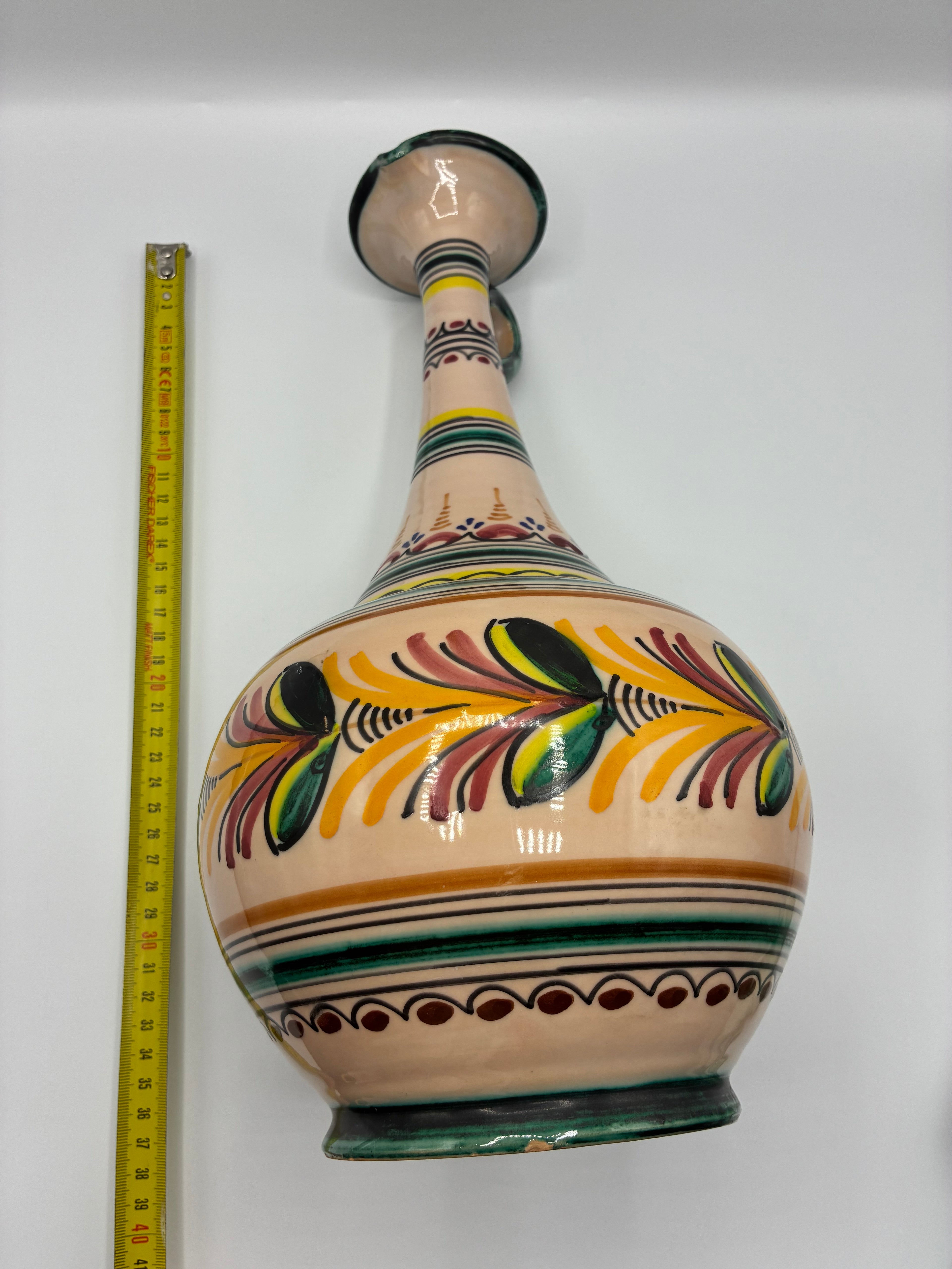 Grande aiguière en céramique – Style Talavera ibérique, peinte à la main, milieu XXe siècle