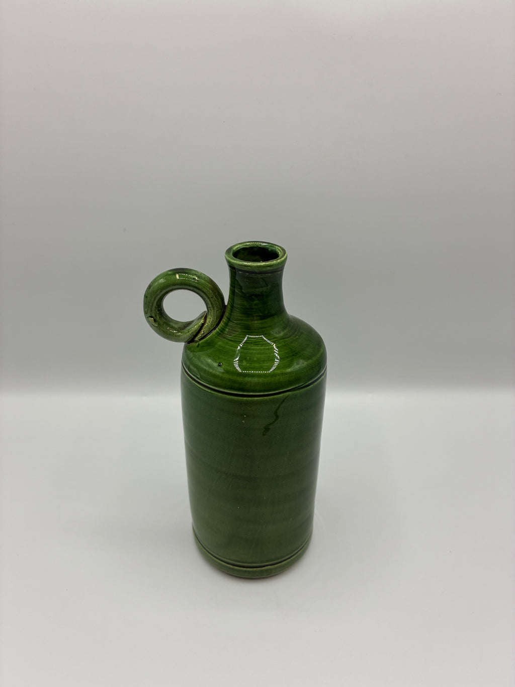 Bouteille à huile en céramique émaillée verte – Les Ateliers du Sud, XXe siècle