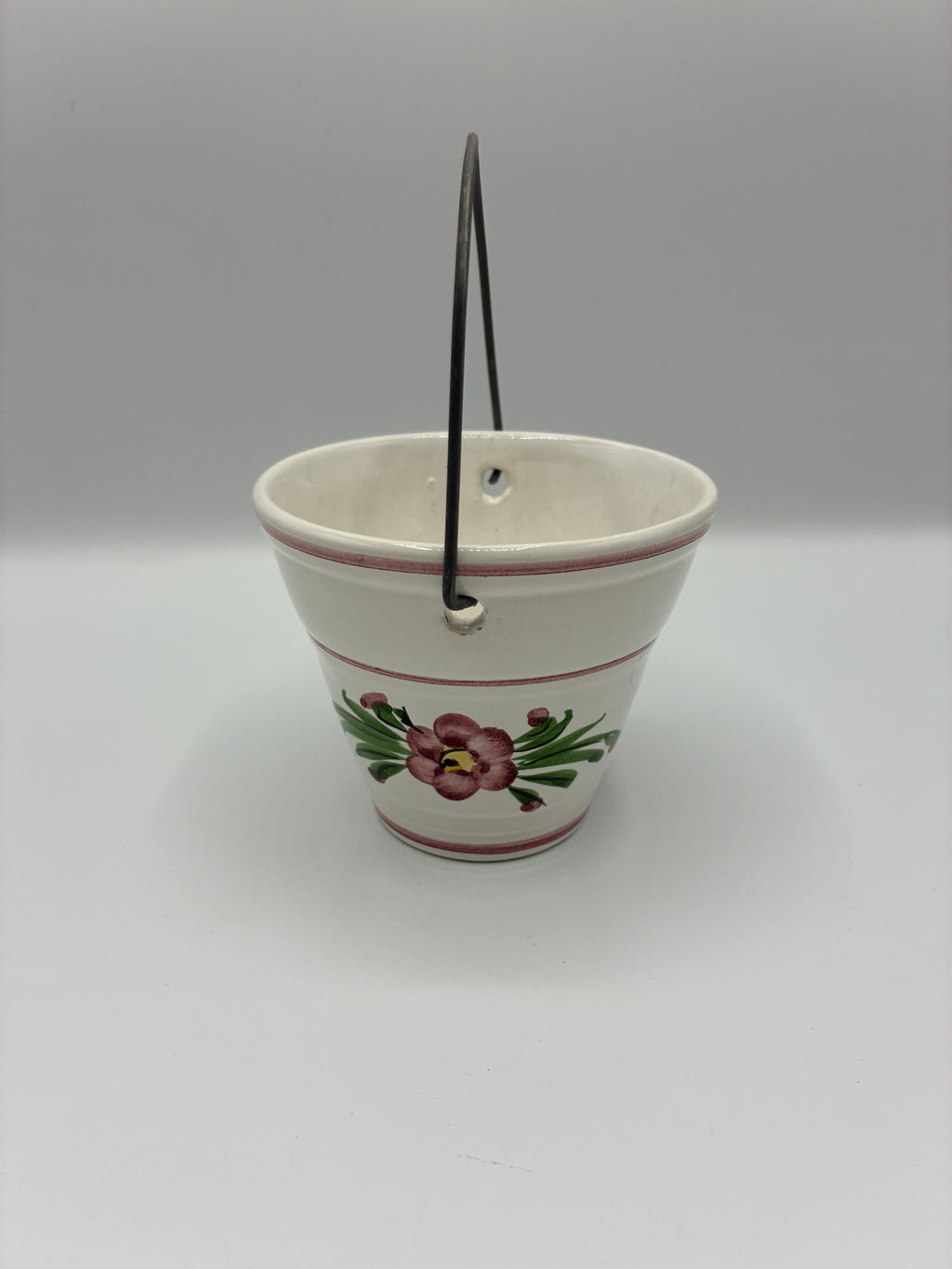 Petit seau ancien en faïence – Décor floral peint à la main, milieu XXe siècle