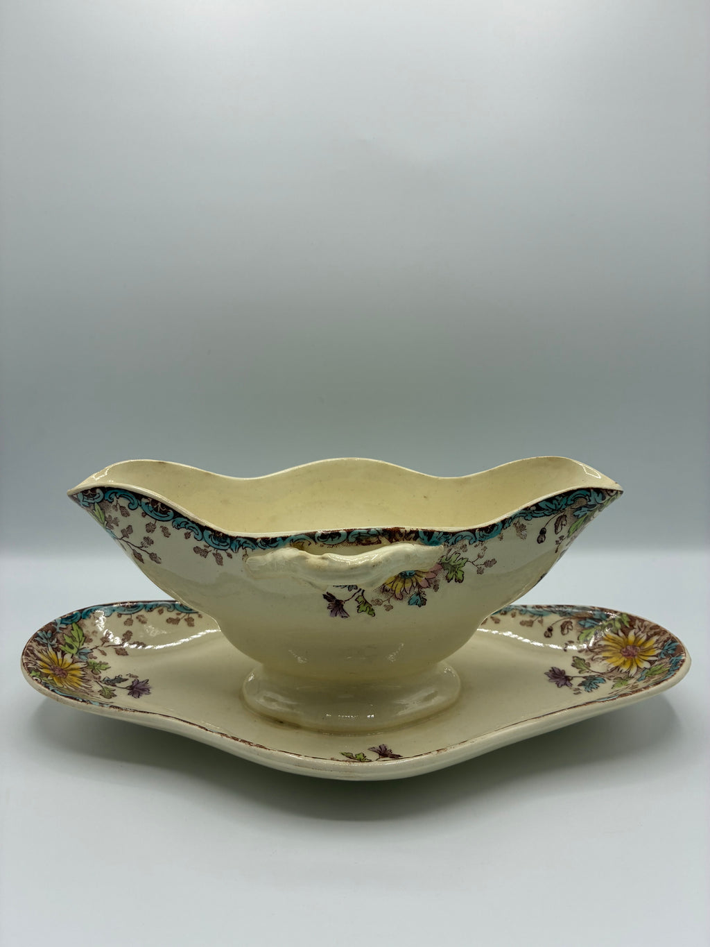 Saucière ancienne sur dormant – Gien décor Fleurs d’automne, fin XIXe – début XXe
