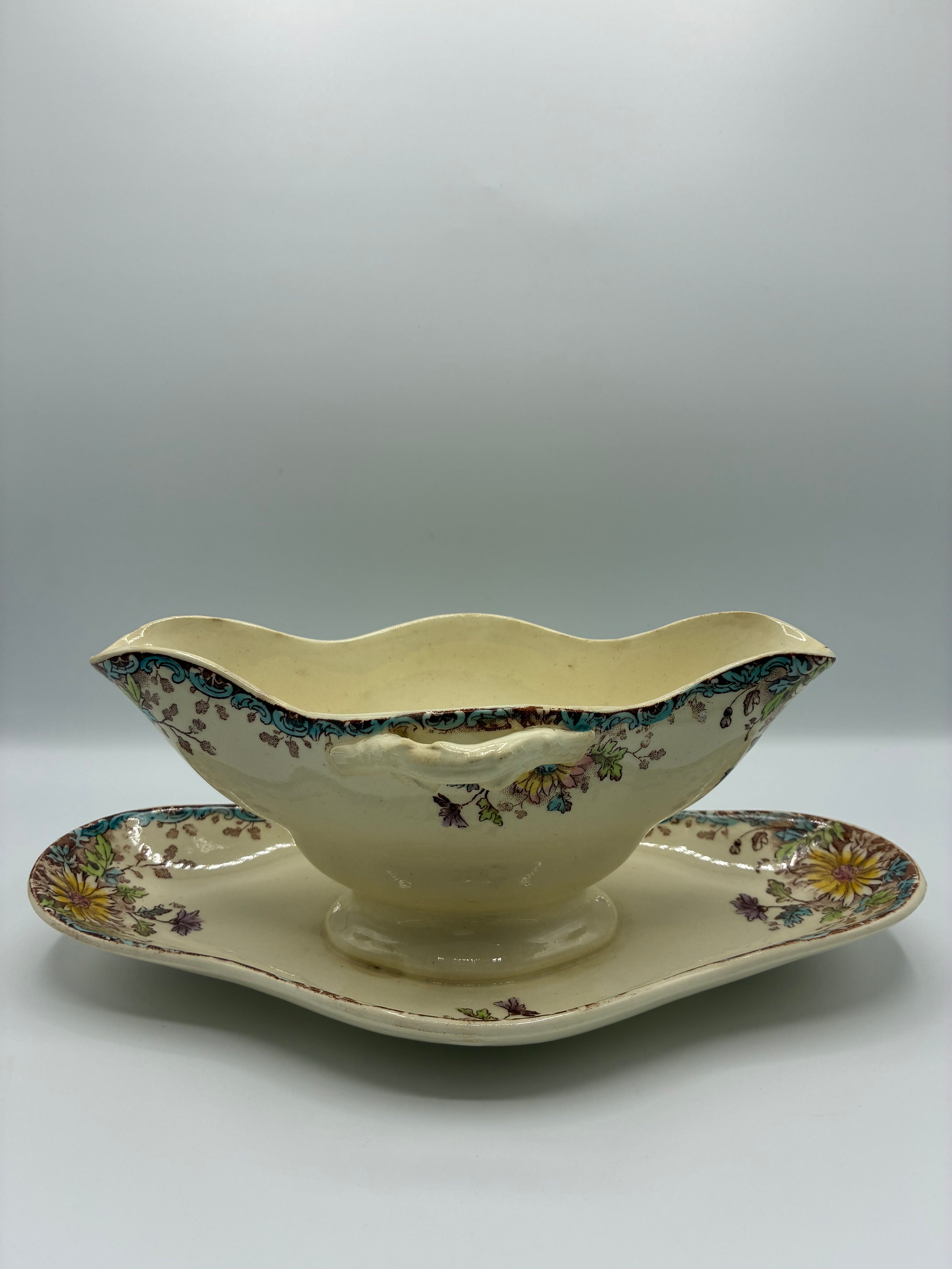 Saucière ancienne sur dormant – Gien décor Fleurs d’automne, fin XIXe – début XXe