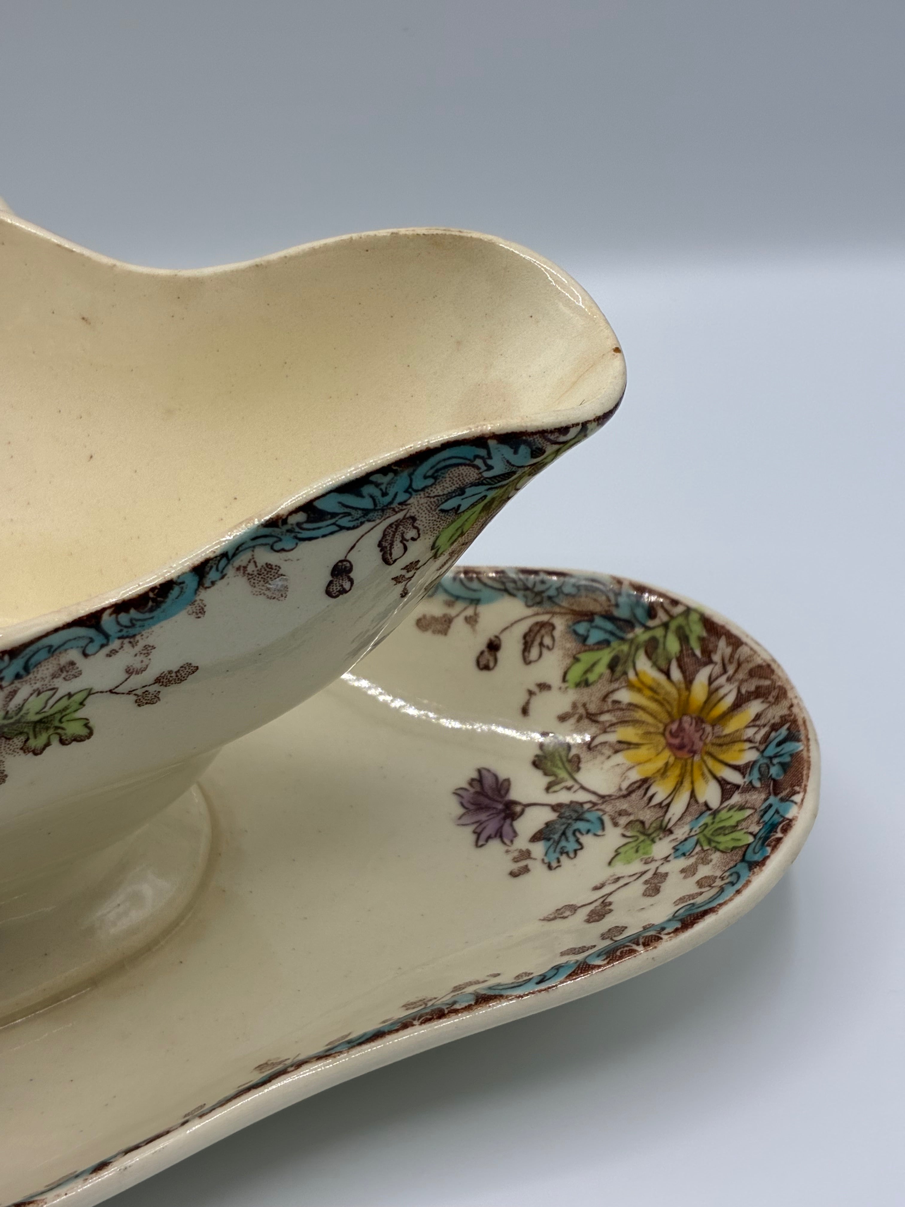 Saucière ancienne sur dormant – Gien décor Fleurs d’automne, fin XIXe – début XXe