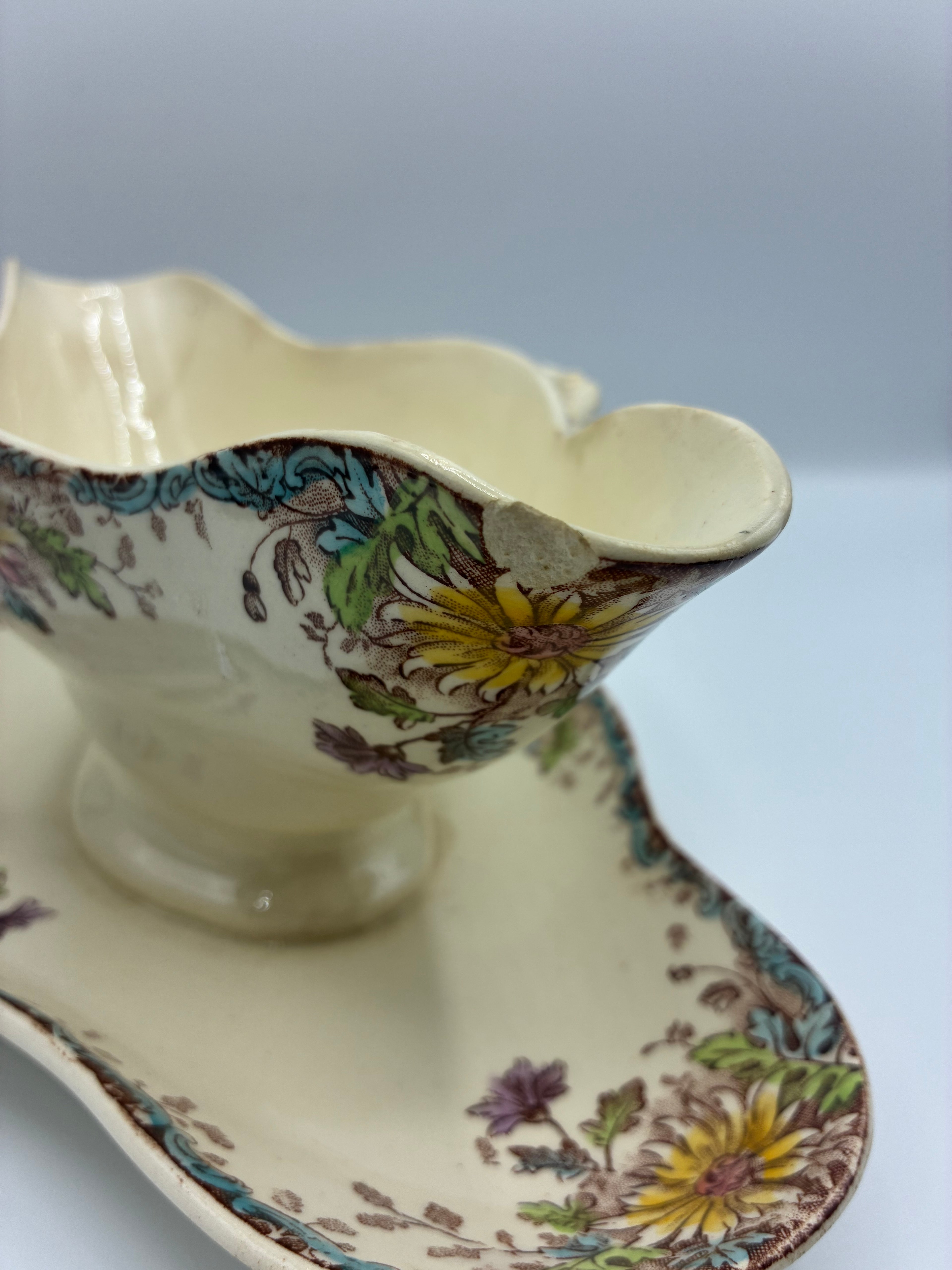 Saucière ancienne sur dormant – Gien décor Fleurs d’automne, fin XIXe – début XXe