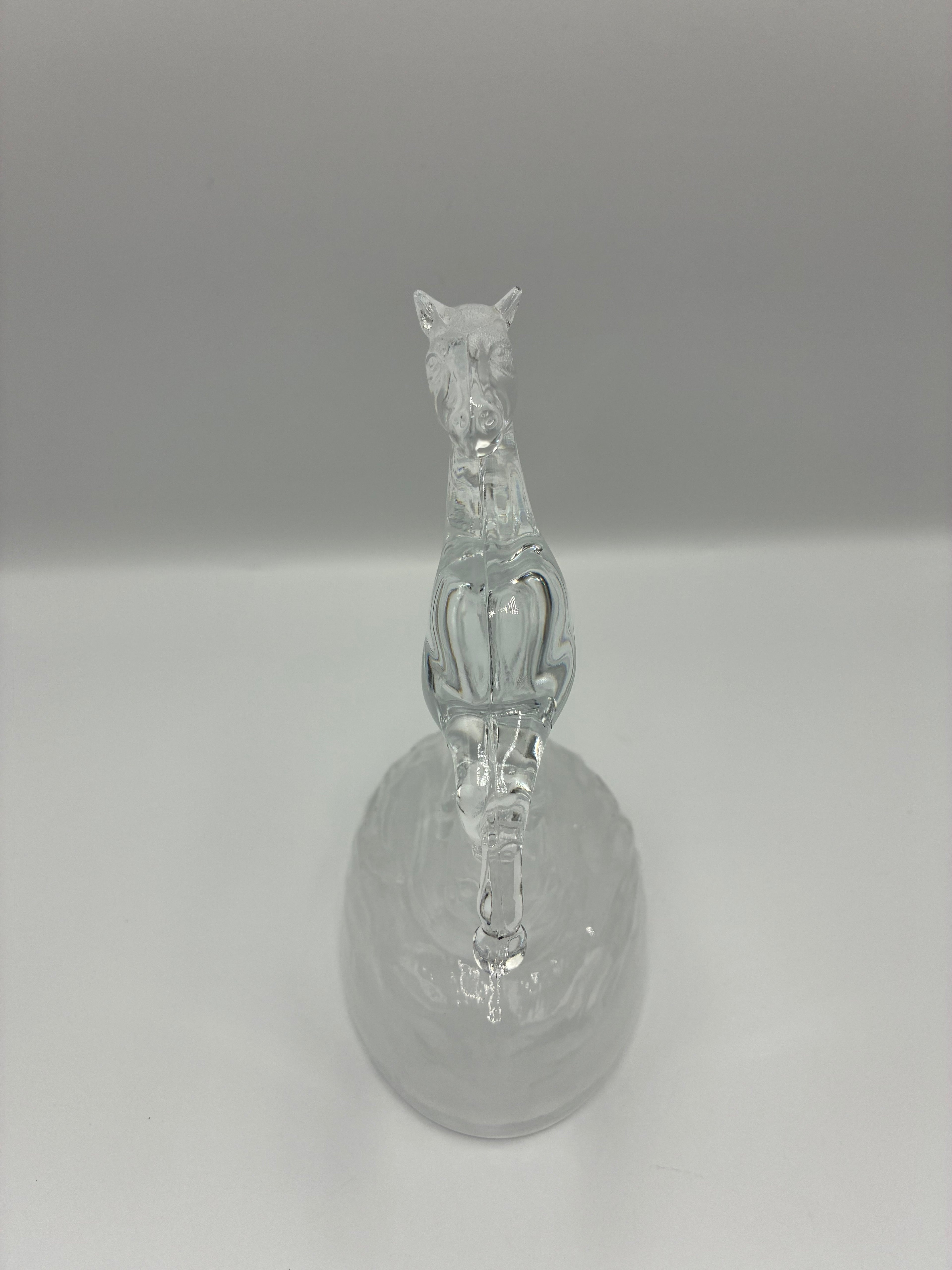 Figurine cheval cabré en cristal – Cristal d'Arques, années 1970–80