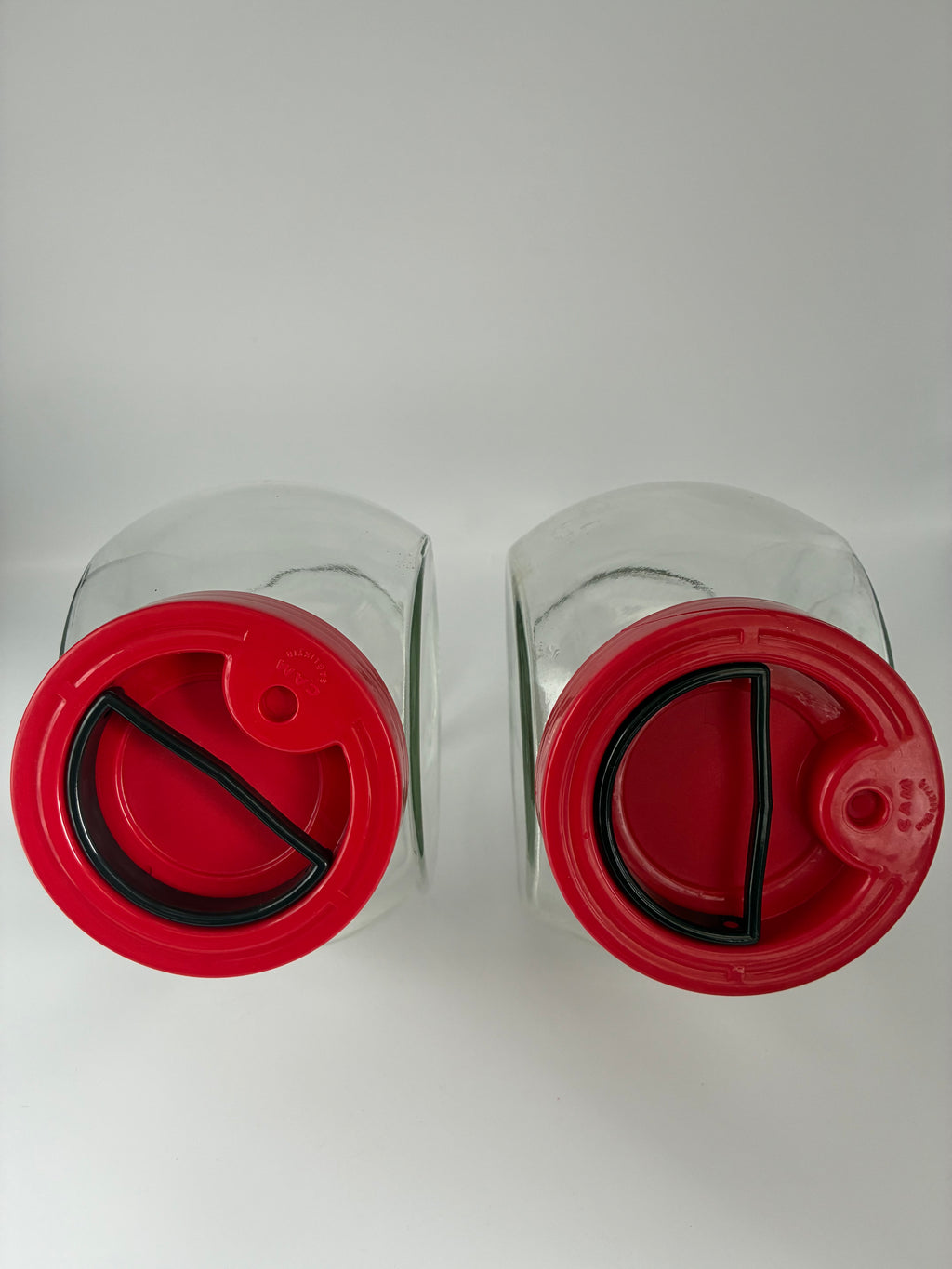 Bocaux distributeurs vintage années 70–80 – Lot de 2
