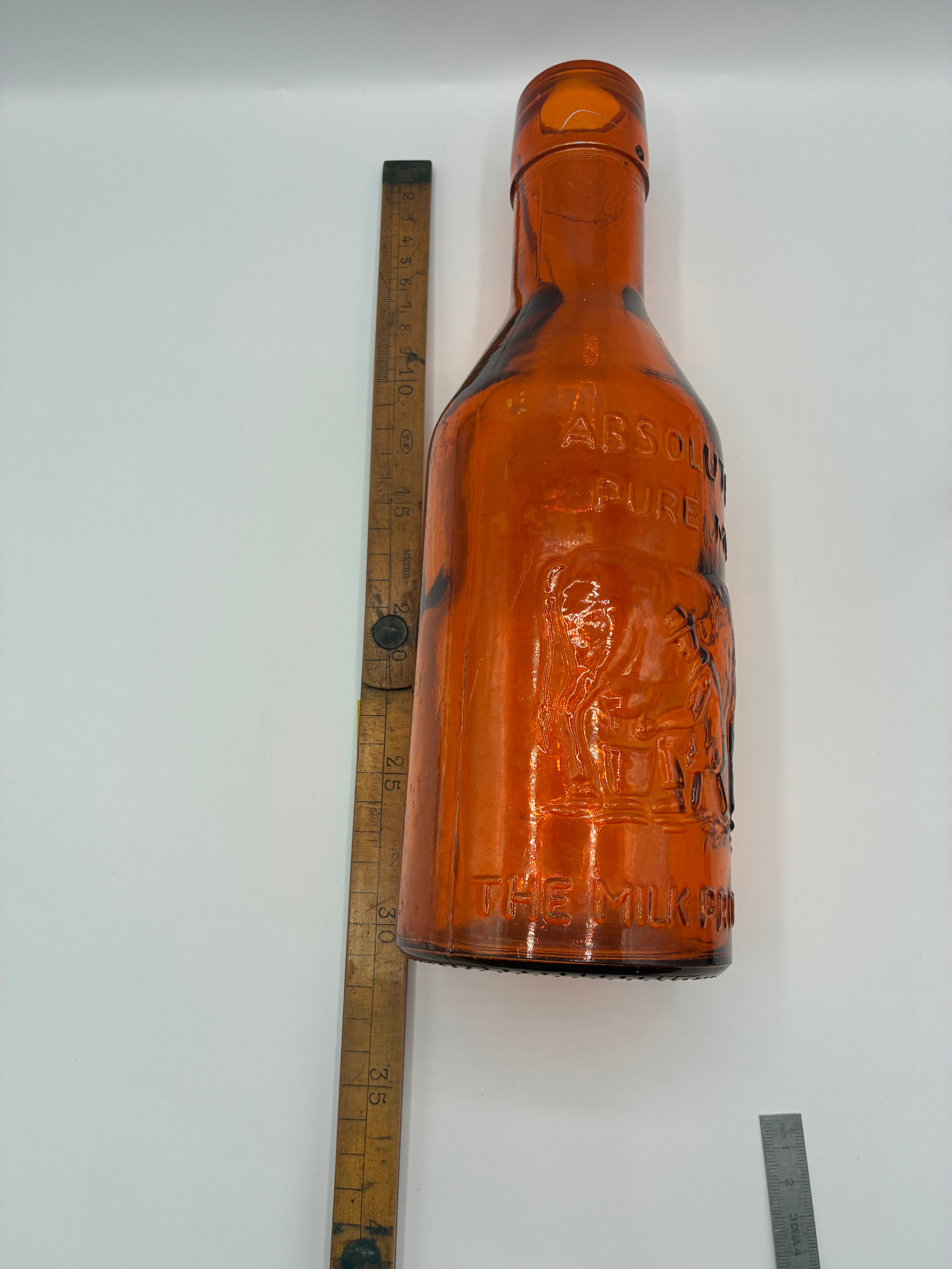 Ancienne bouteille à lait ambrée « Absolutely Pure Milk » – The Milk Protector – vers 1900
