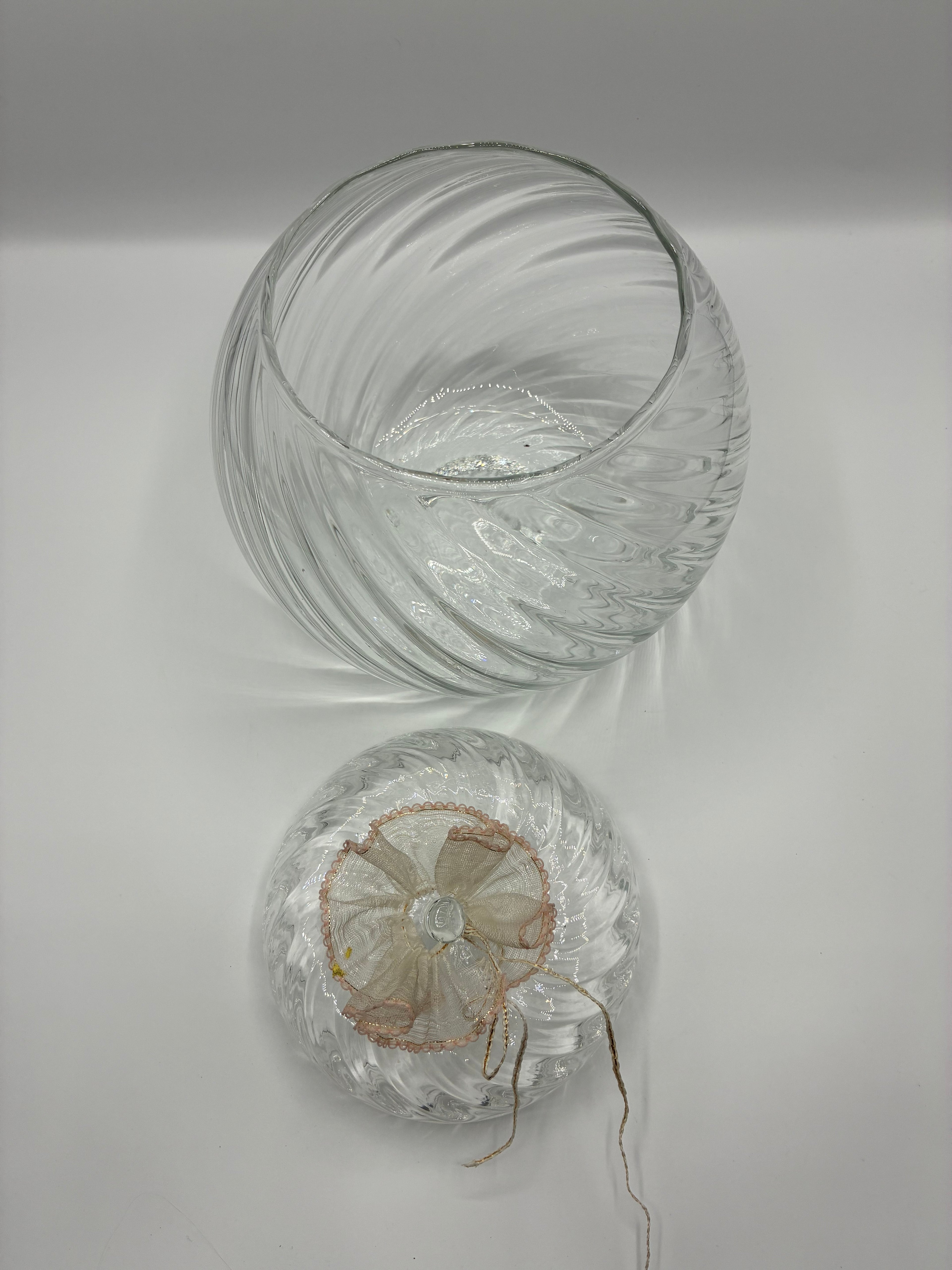 Grande bonbonnière vintage en verre torsadé – pot décoratif spiralé