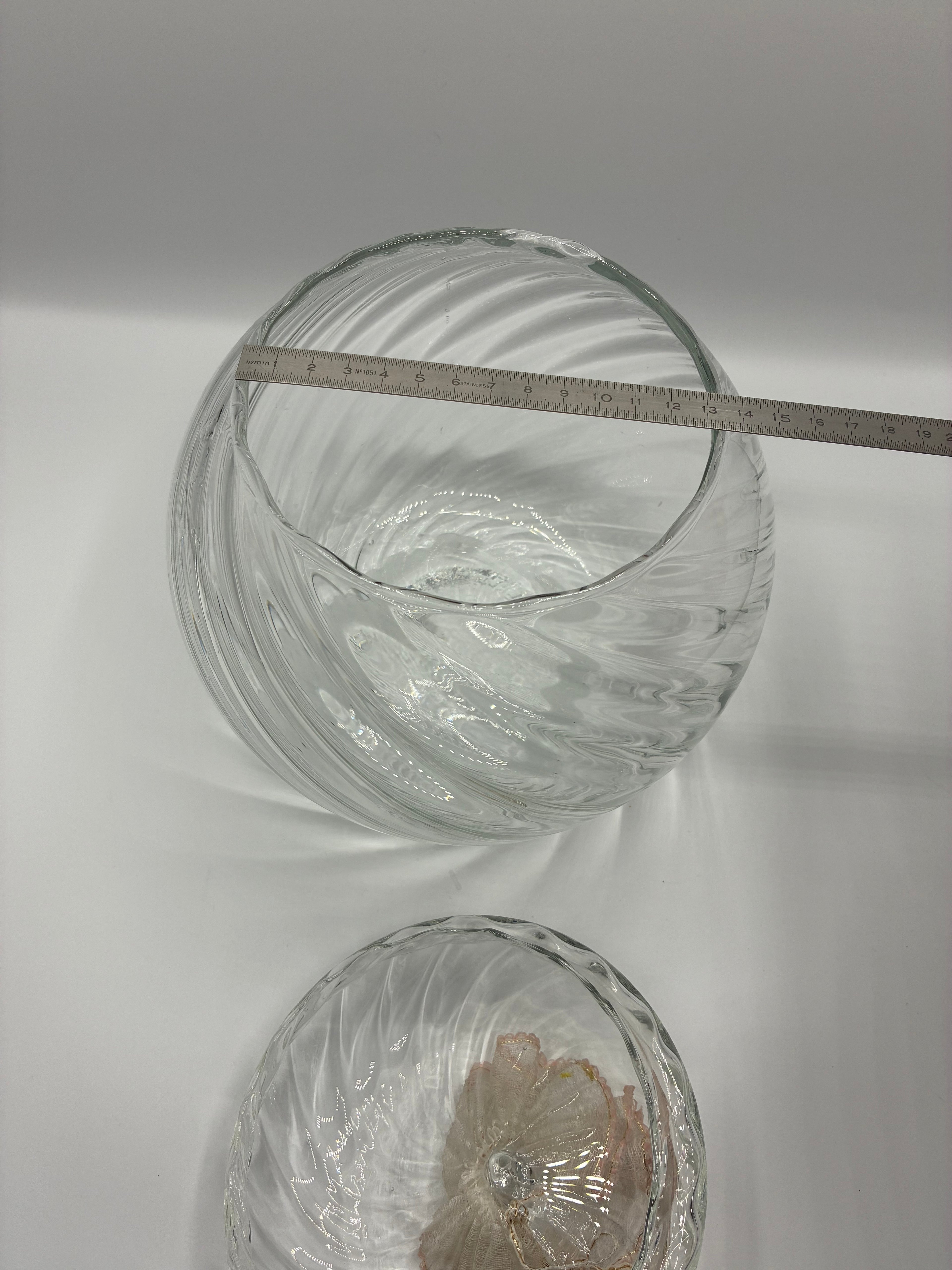 Grande bonbonnière vintage en verre torsadé – pot décoratif spiralé