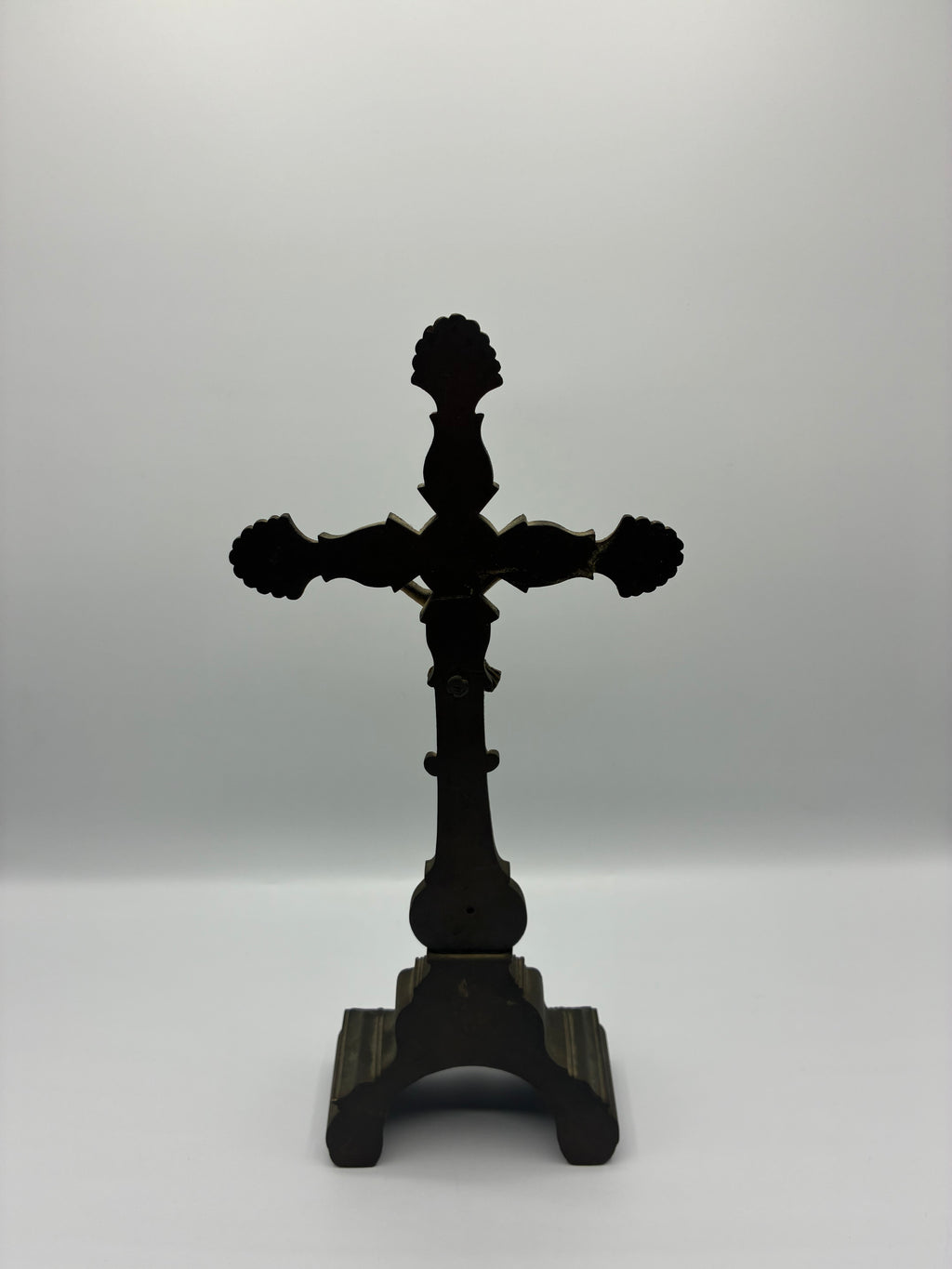 Crucifix d’autel en bronze – Christ doré – XIXᵉ siècle – style néo-gothique