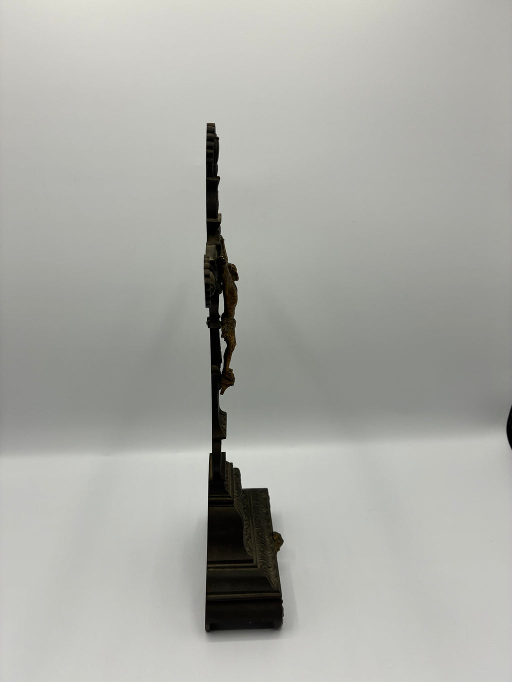 Crucifix d’autel en bronze – Christ doré – XIXᵉ siècle – style néo-gothique