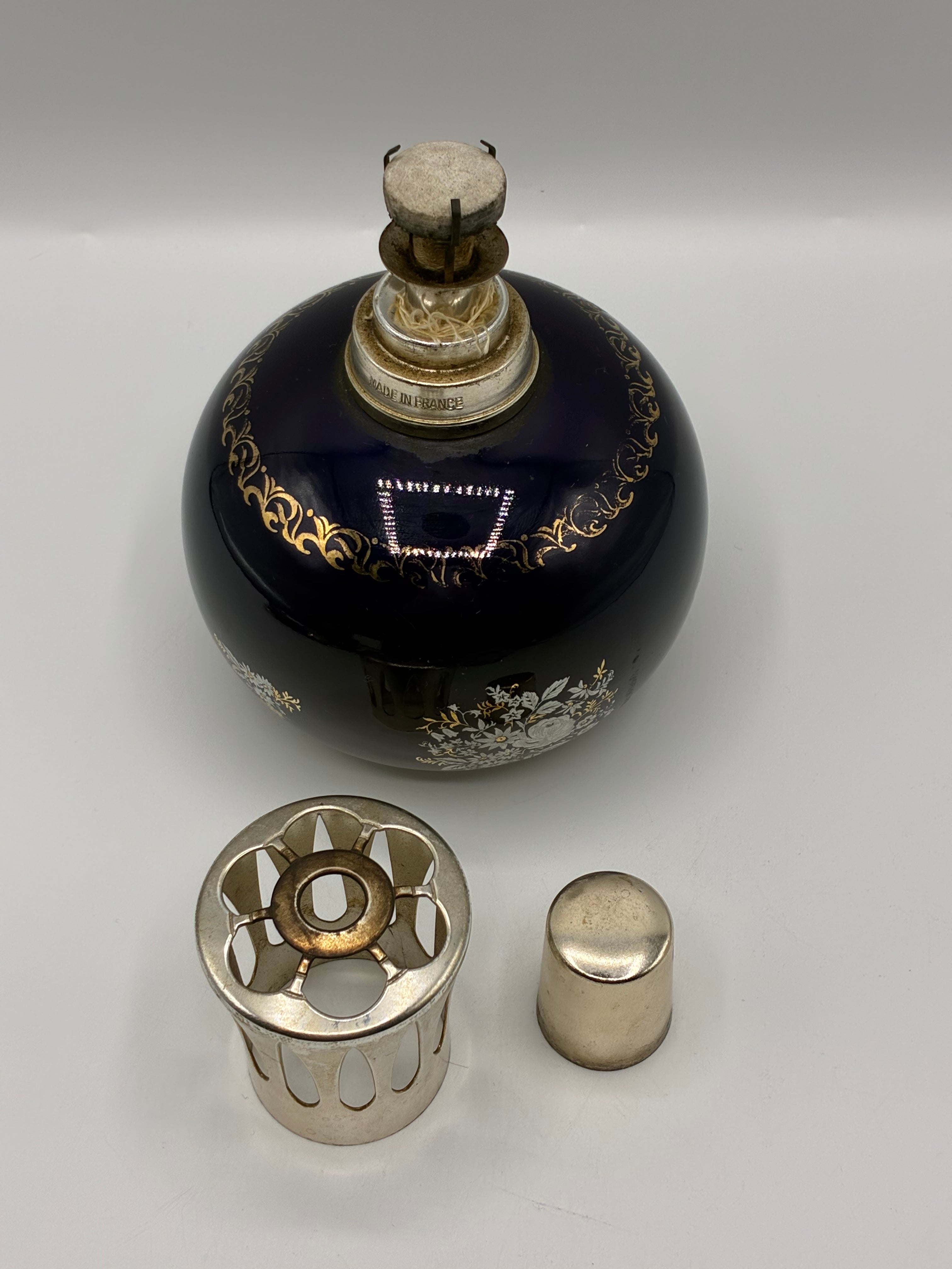 Lampe Berger Paris vintage – verre cobalt décor floral blanc et or années 60