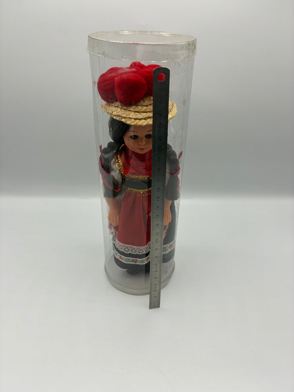 Poupée folklorique vintage – costume traditionnel – dans son tube