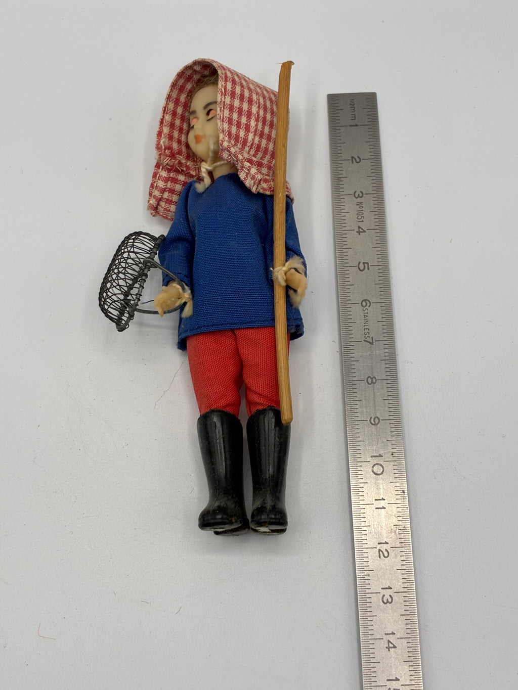 Poupée vintage enfant du bord de mer – pêche – années 60