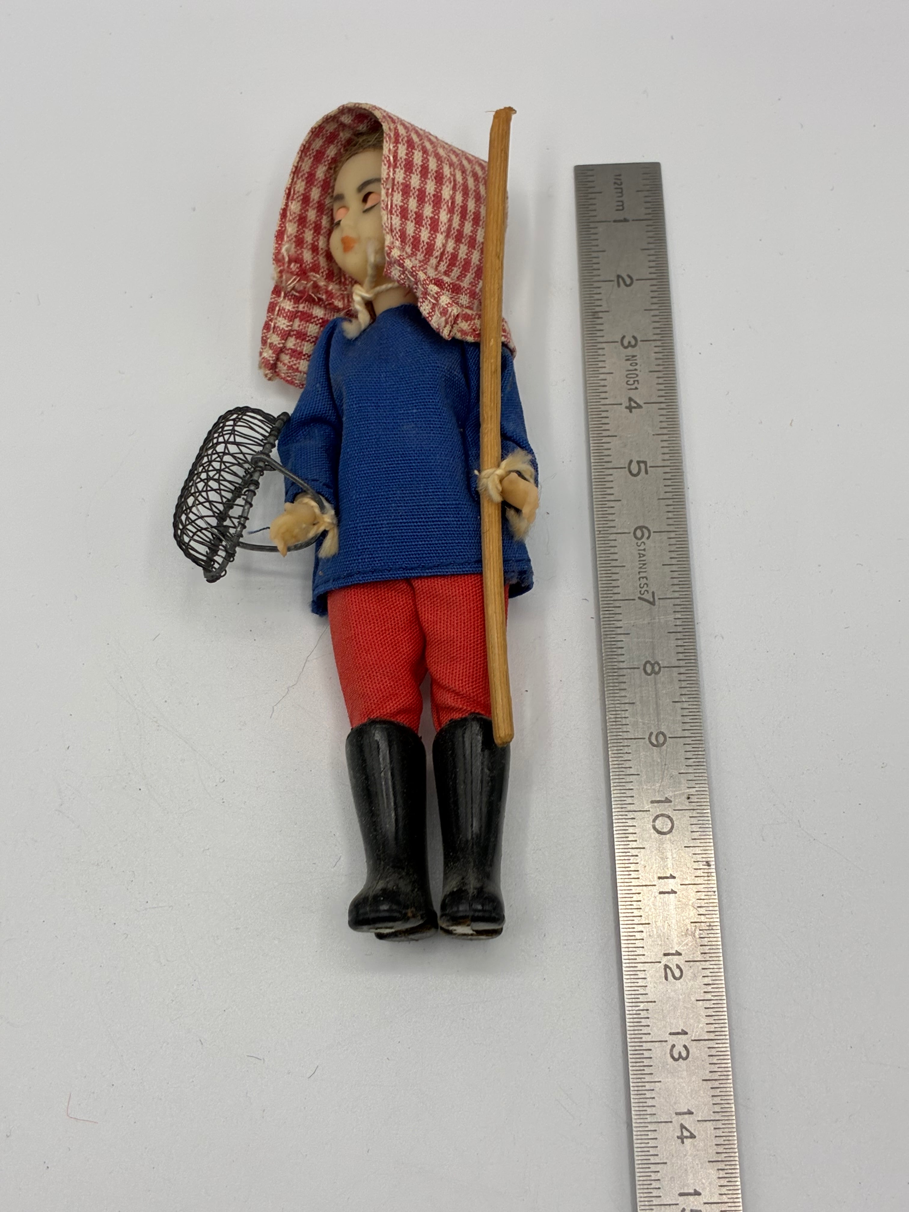 Poupée vintage enfant du bord de mer – pêche – années 60