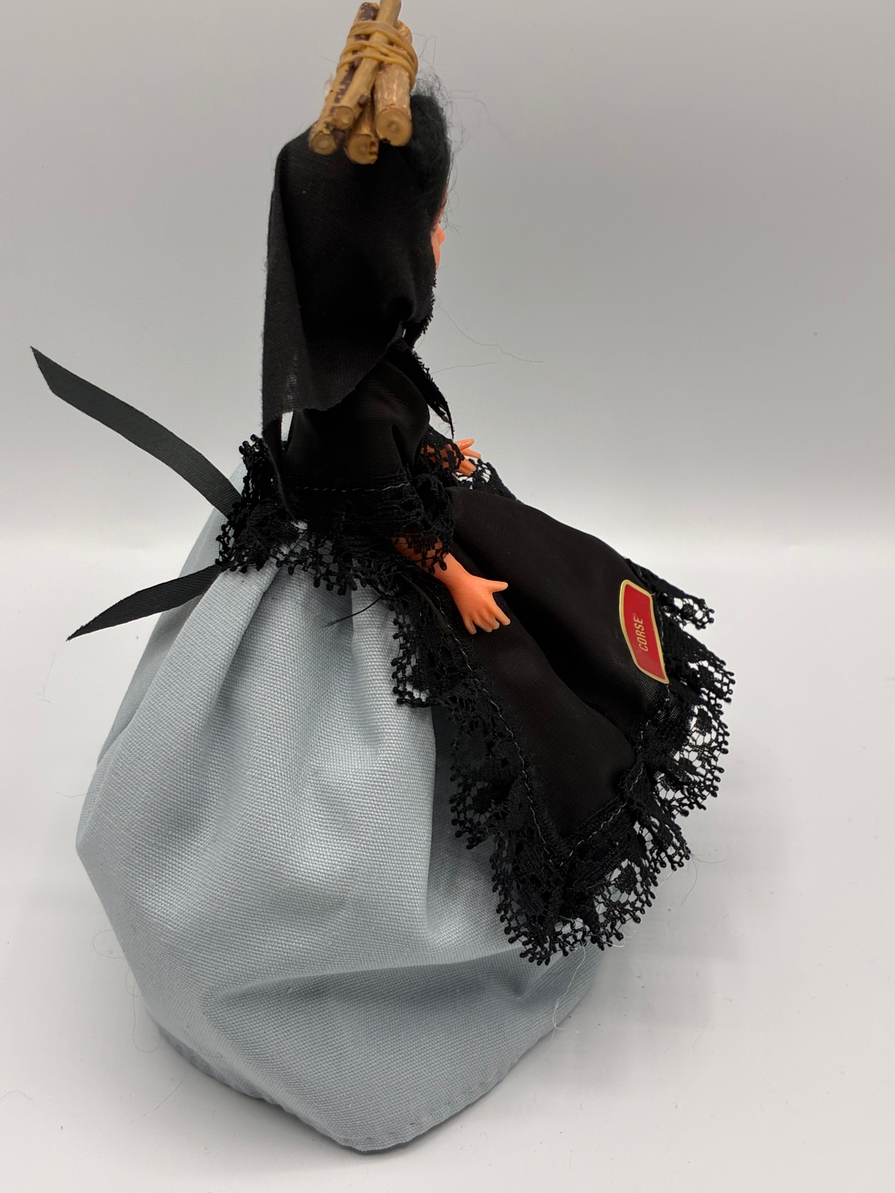 Poupée souvenir ancienne – costume traditionnel corse – années 60