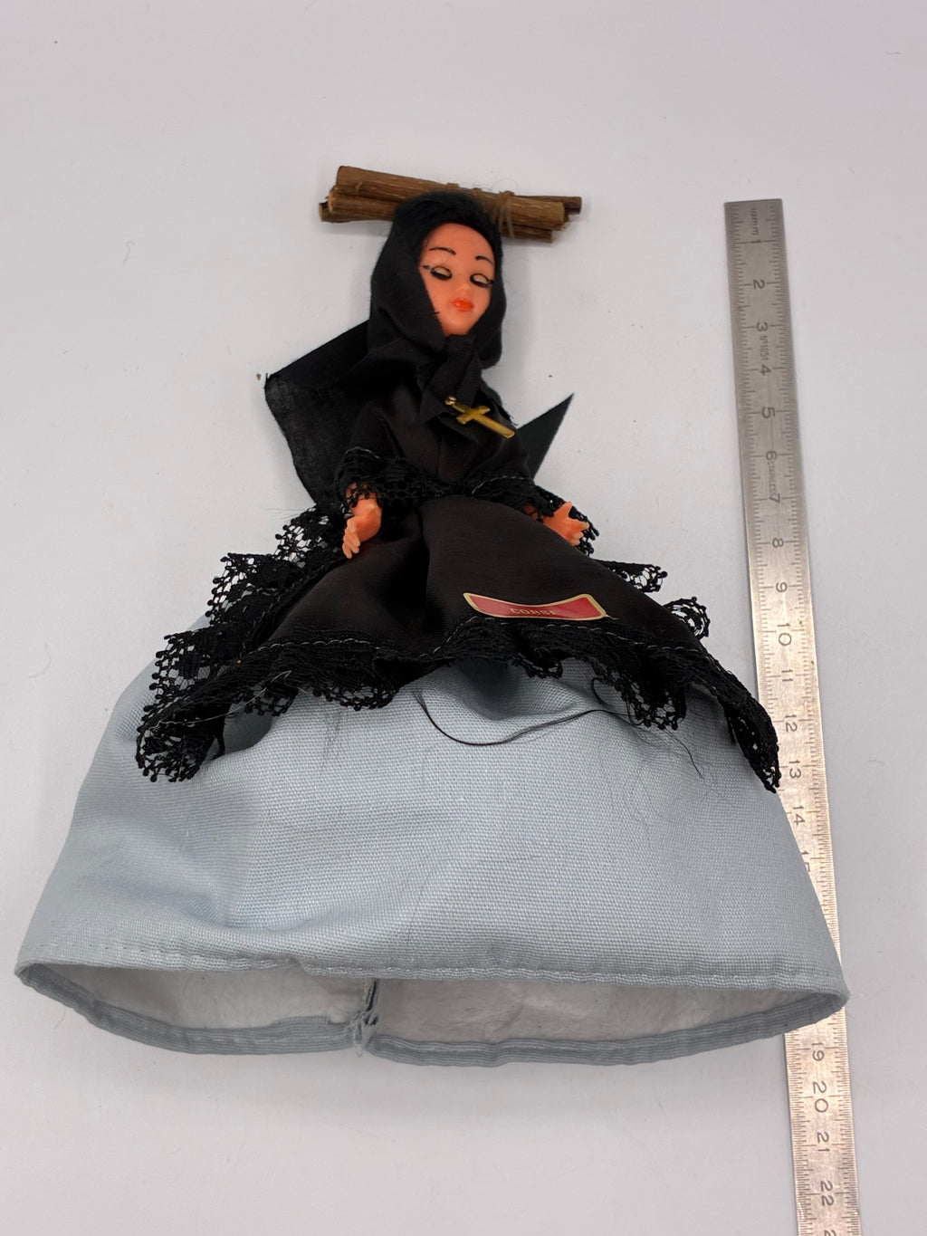 Poupée souvenir ancienne – costume traditionnel corse – années 60