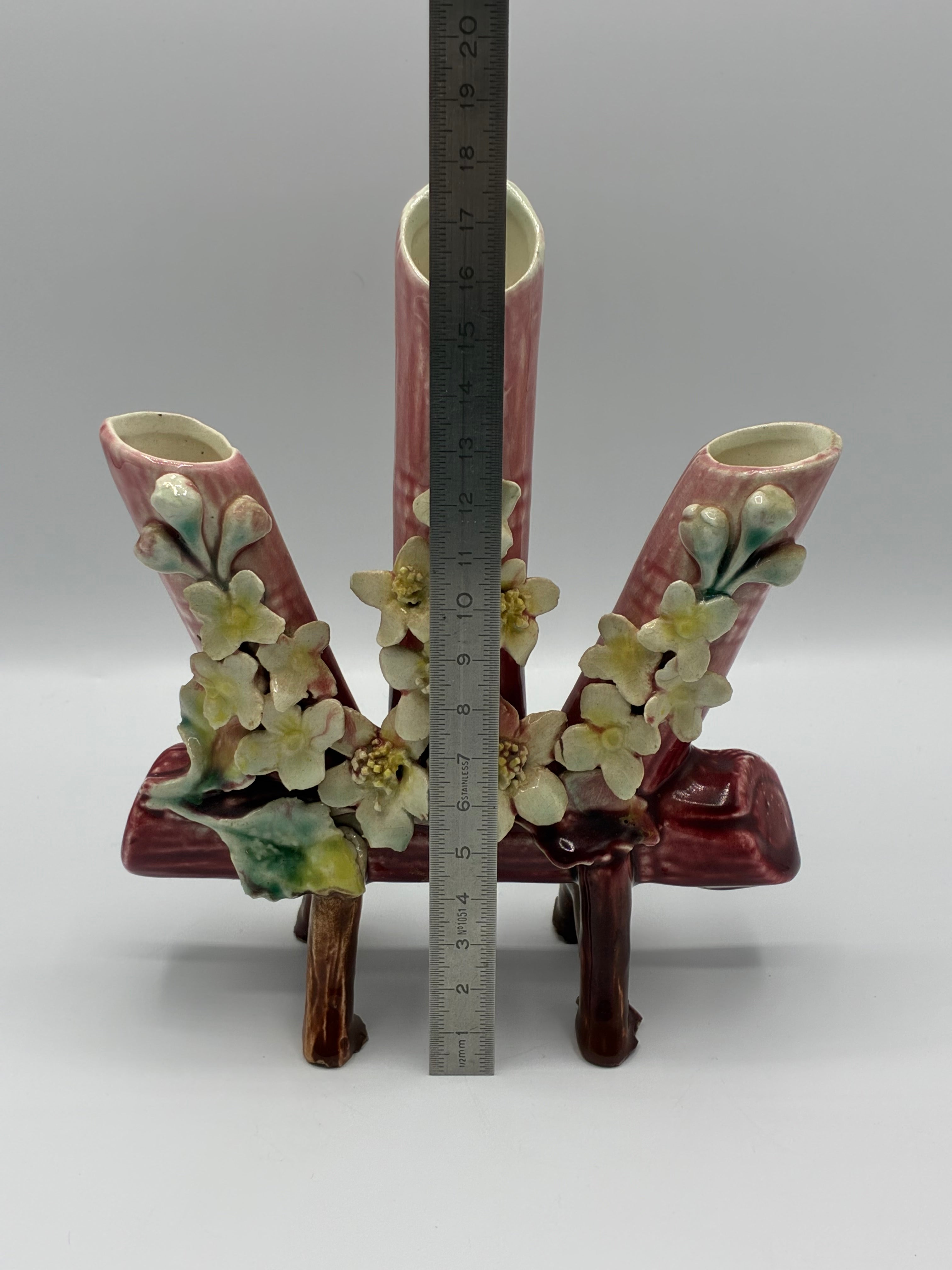Ancienne bouquetière naturaliste en céramique – décor branches fleuries – vers 1930