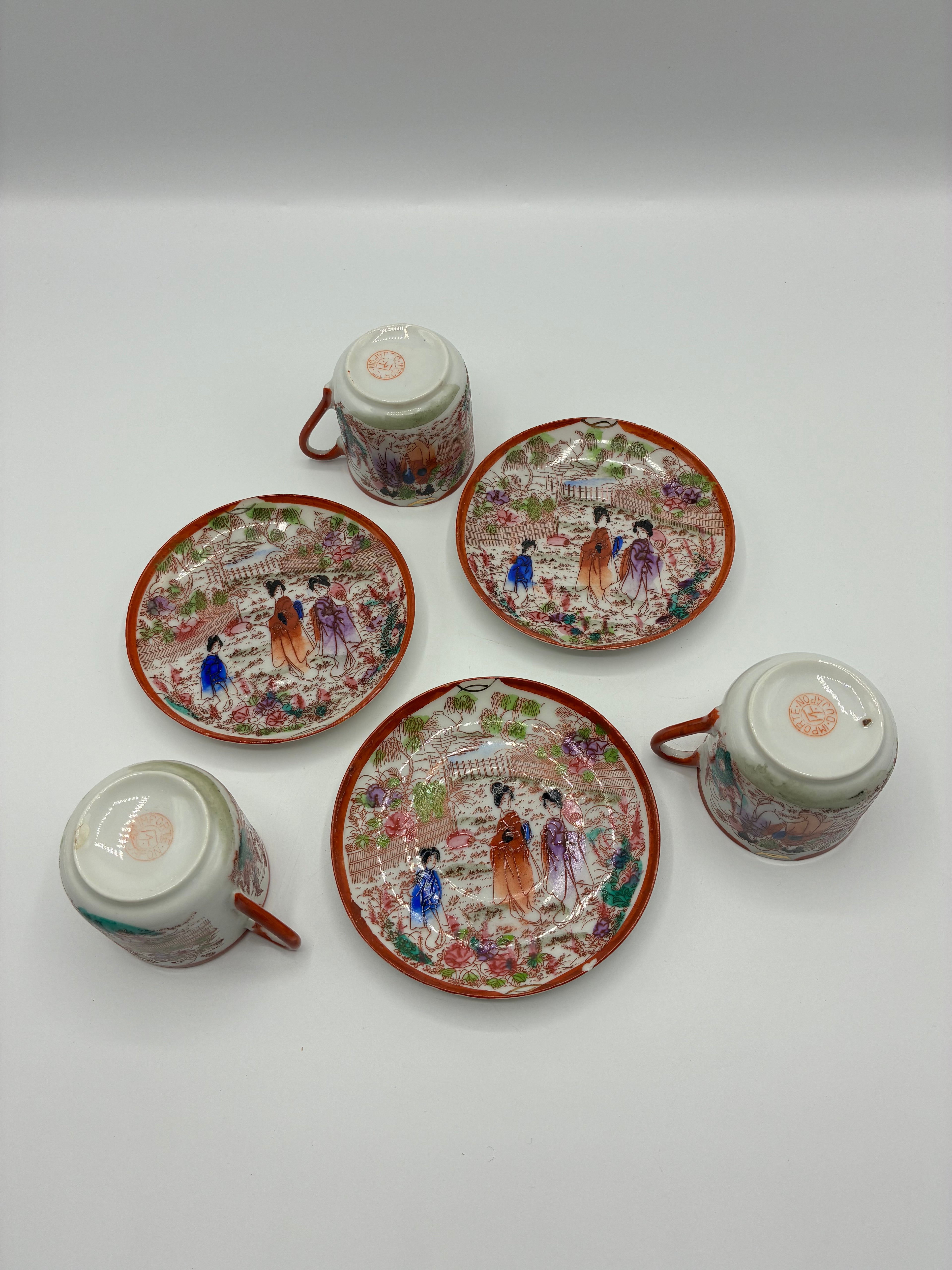 Ancien ensemble de 3 tasses et 3 soucoupes japonaises d’export décor geishas 1930-1950