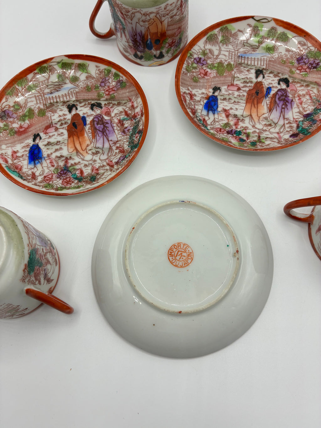 Ancien ensemble de 3 tasses et 3 soucoupes japonaises d’export décor geishas 1930-1950