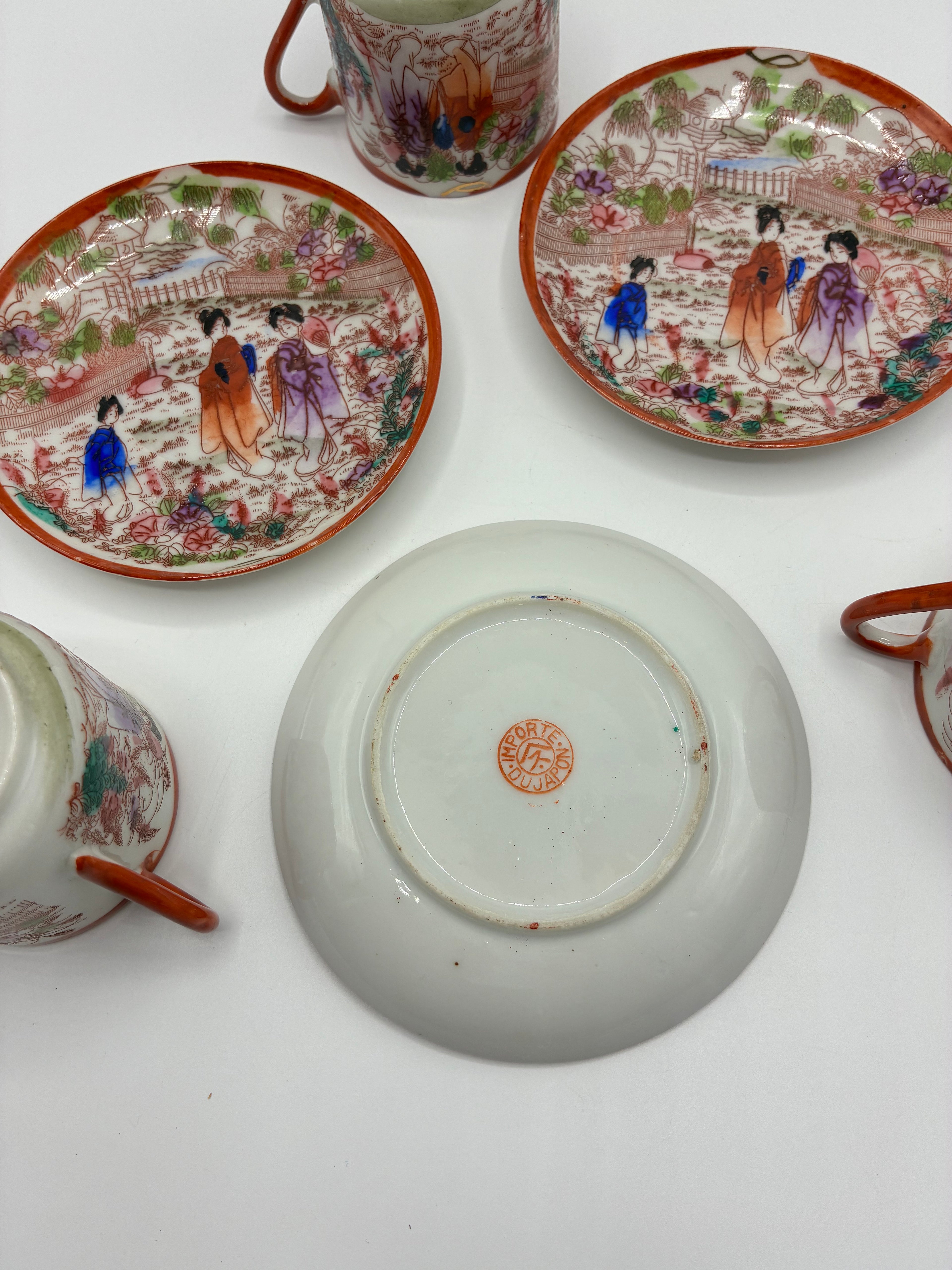 Ancien ensemble de 3 tasses et 3 soucoupes japonaises d’export décor geishas 1930-1950