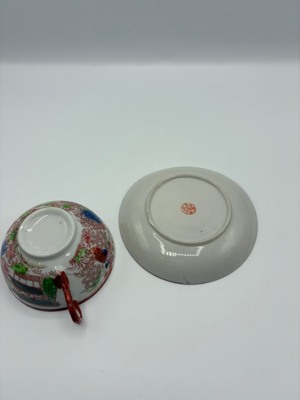 Tasse et soucoupe porcelaine japonaise décor scène traditionnelle