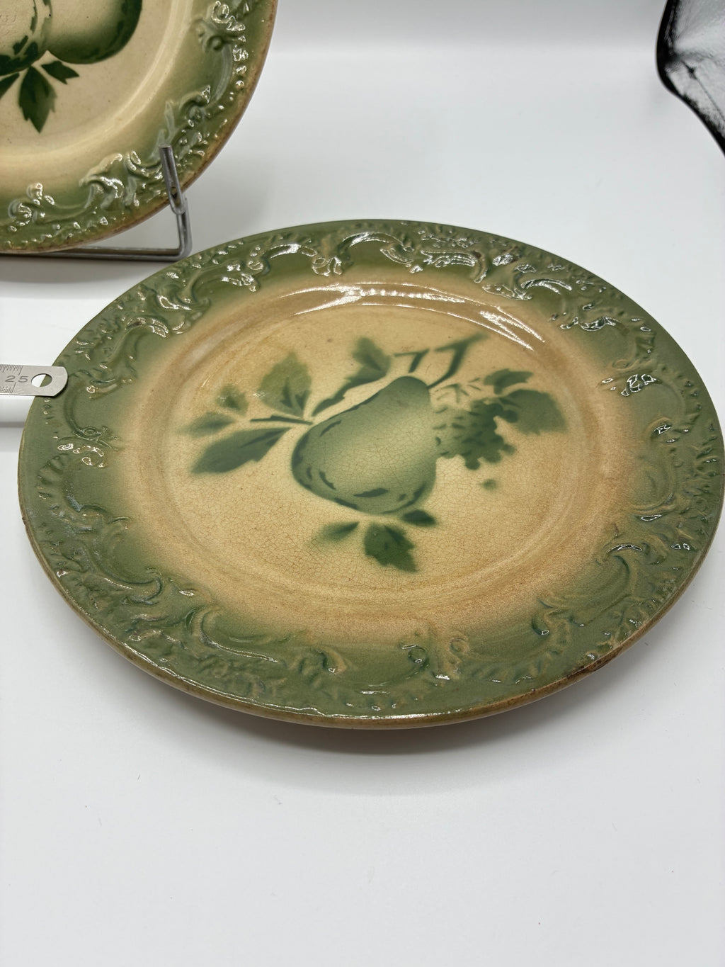 Assiettes anciennes faïence décor fruits pochoir XIXe siècle